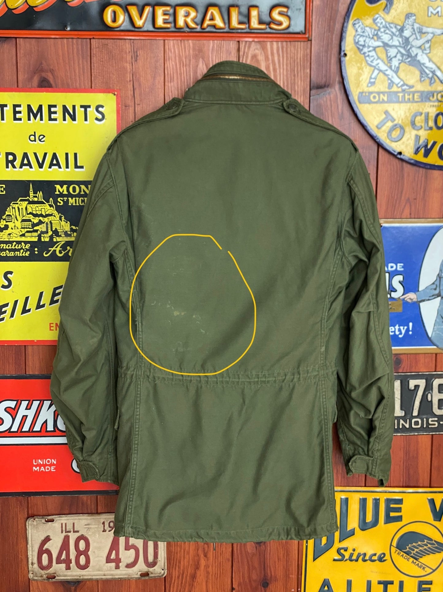 Small. Authentic 1972 Vietnam war era Vintage US Army M-65 OG-107 jacket. Military