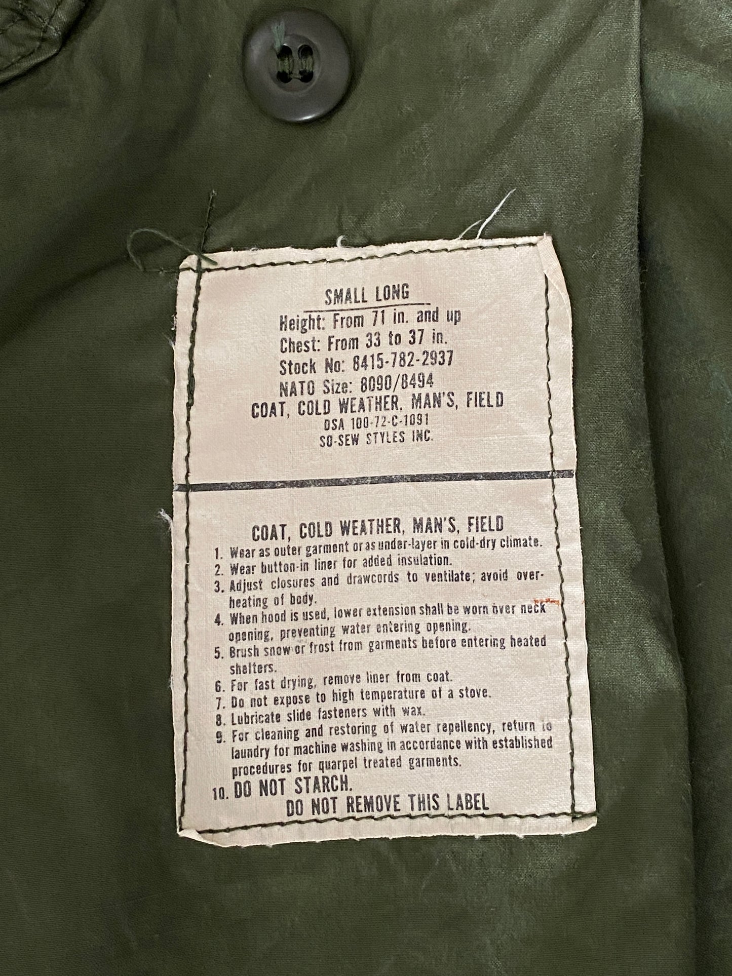 Small. Authentic 1972 Vietnam war era Vintage US Army M-65 OG-107 jacket. Military