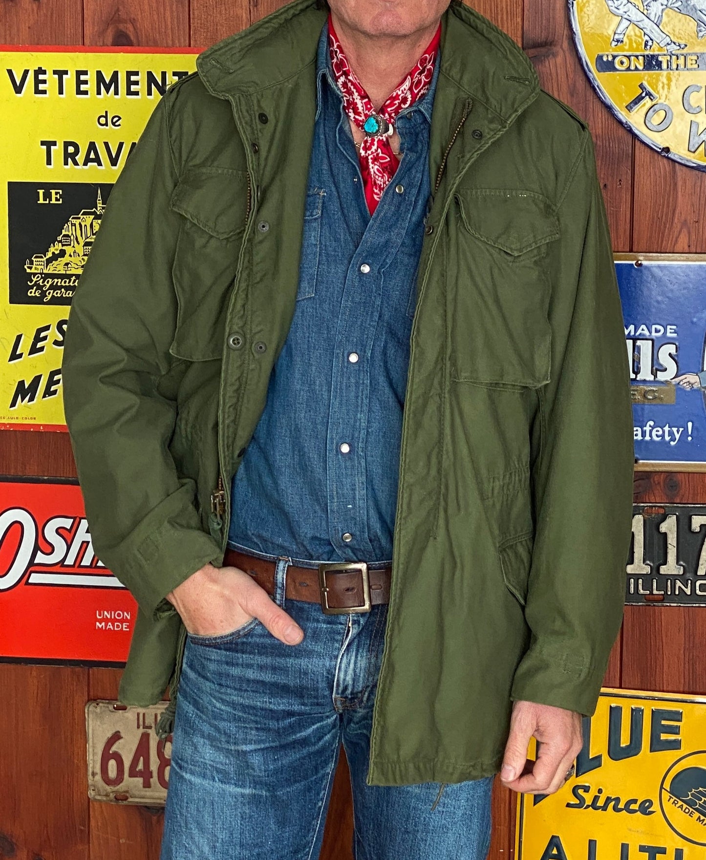 Small. Authentic 1972 Vietnam war era Vintage US Army M-65 OG-107 jacket. Military