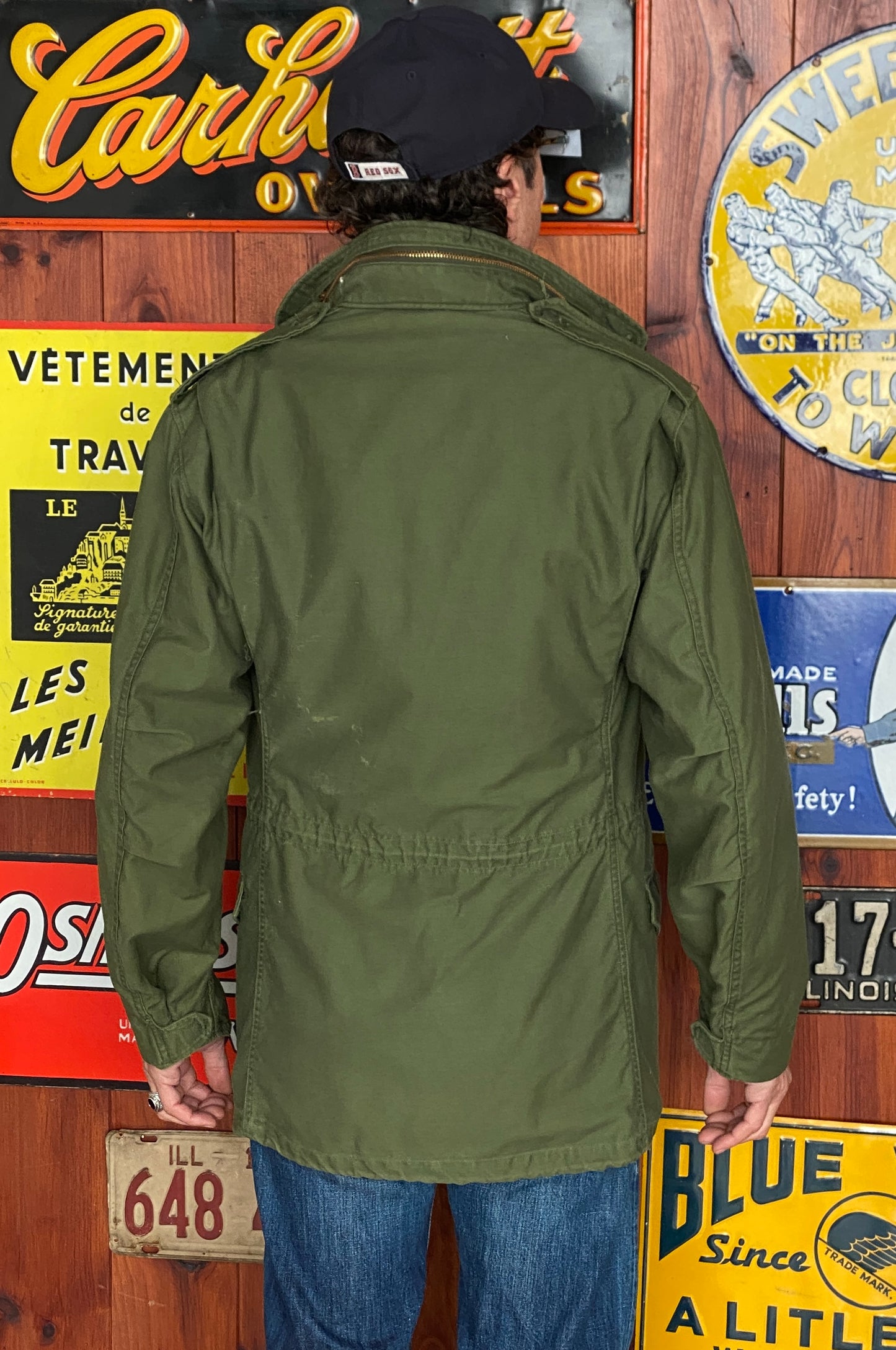 Small. Authentic 1972 Vietnam war era Vintage US Army M-65 OG-107 jacket. Military