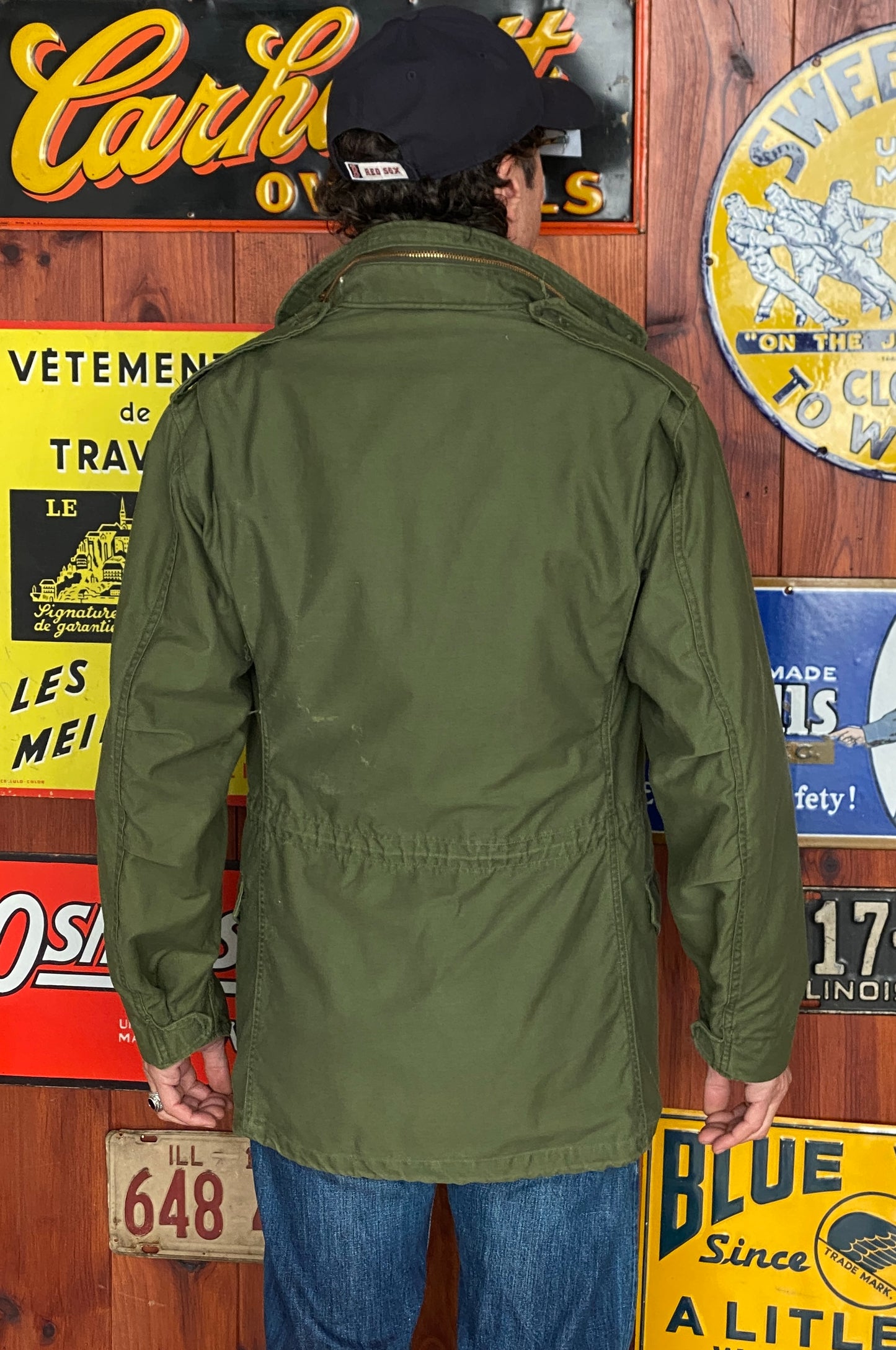 Small. Authentic 1972 Vietnam war era  Vintage US Army M-65 OG-107 jacket. Military