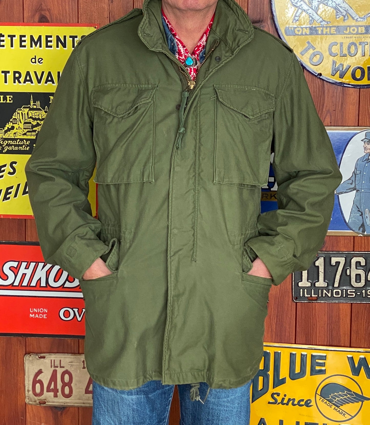 Small. Authentic 1972 Vietnam war era Vintage US Army M-65 OG-107 jacket. Military