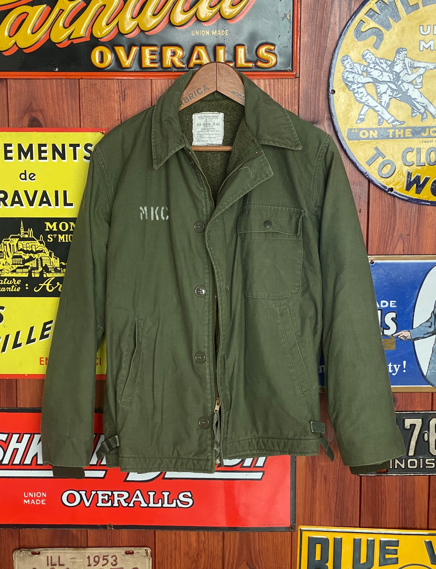 Med. Authentic 1981 Vintage USN deck jacket US navy