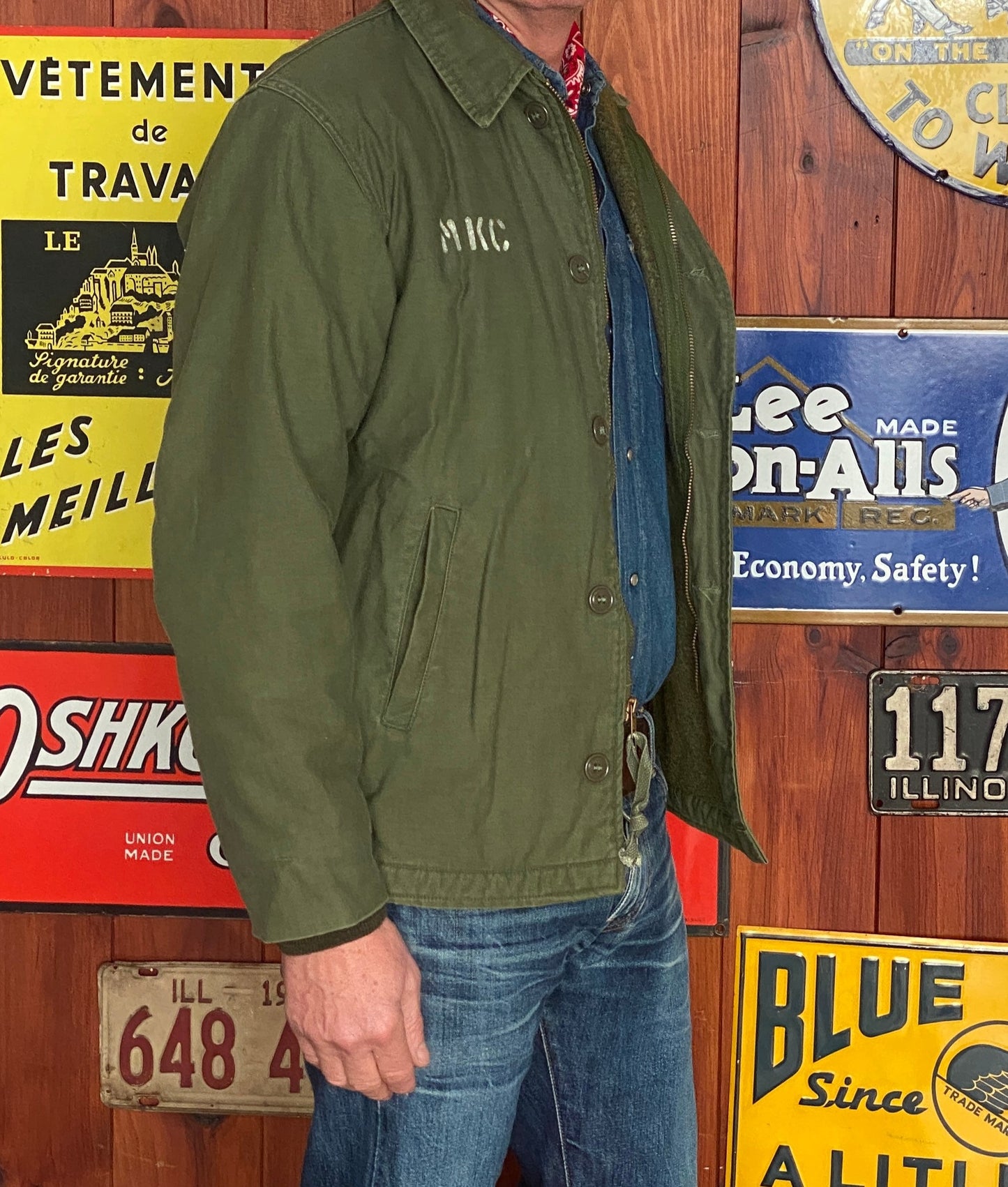 Med. Authentic 1981 Vintage USN deck jacket US navy