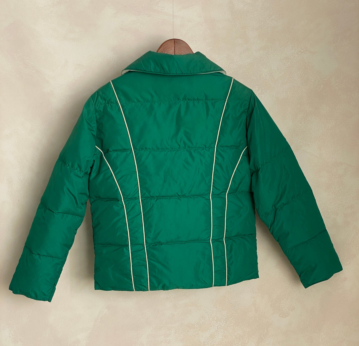 Women size Med. Vintage Down filled ski jacket