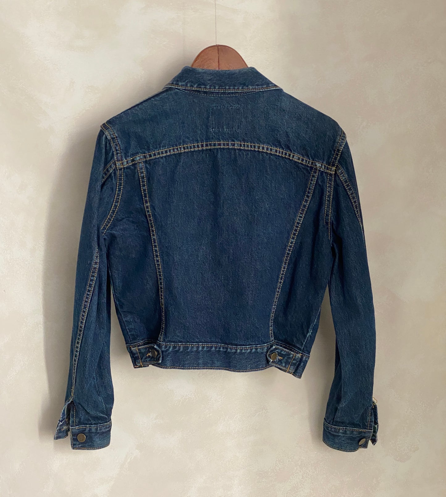 Women size Large. Lee 2 pockets jacket ( newer model )