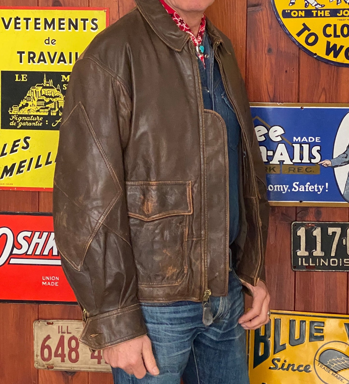 Vintage G-8 type leather jacket, size 44US/54EU - front view. Made in USA by Avirex.
