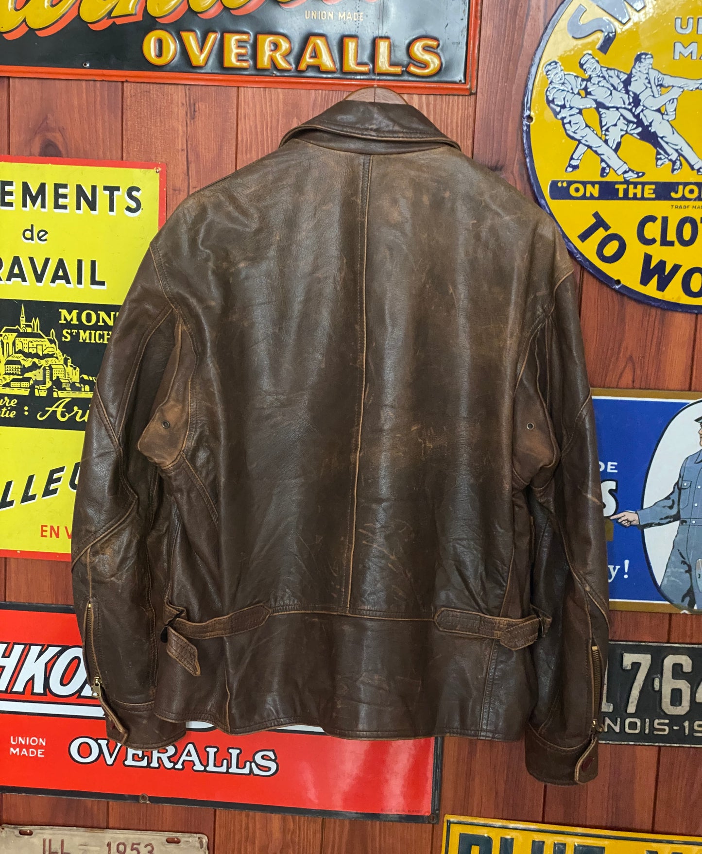 Vintage G-8 type leather jacket, size 44US/54EU - front view. Made in USA by Avirex.