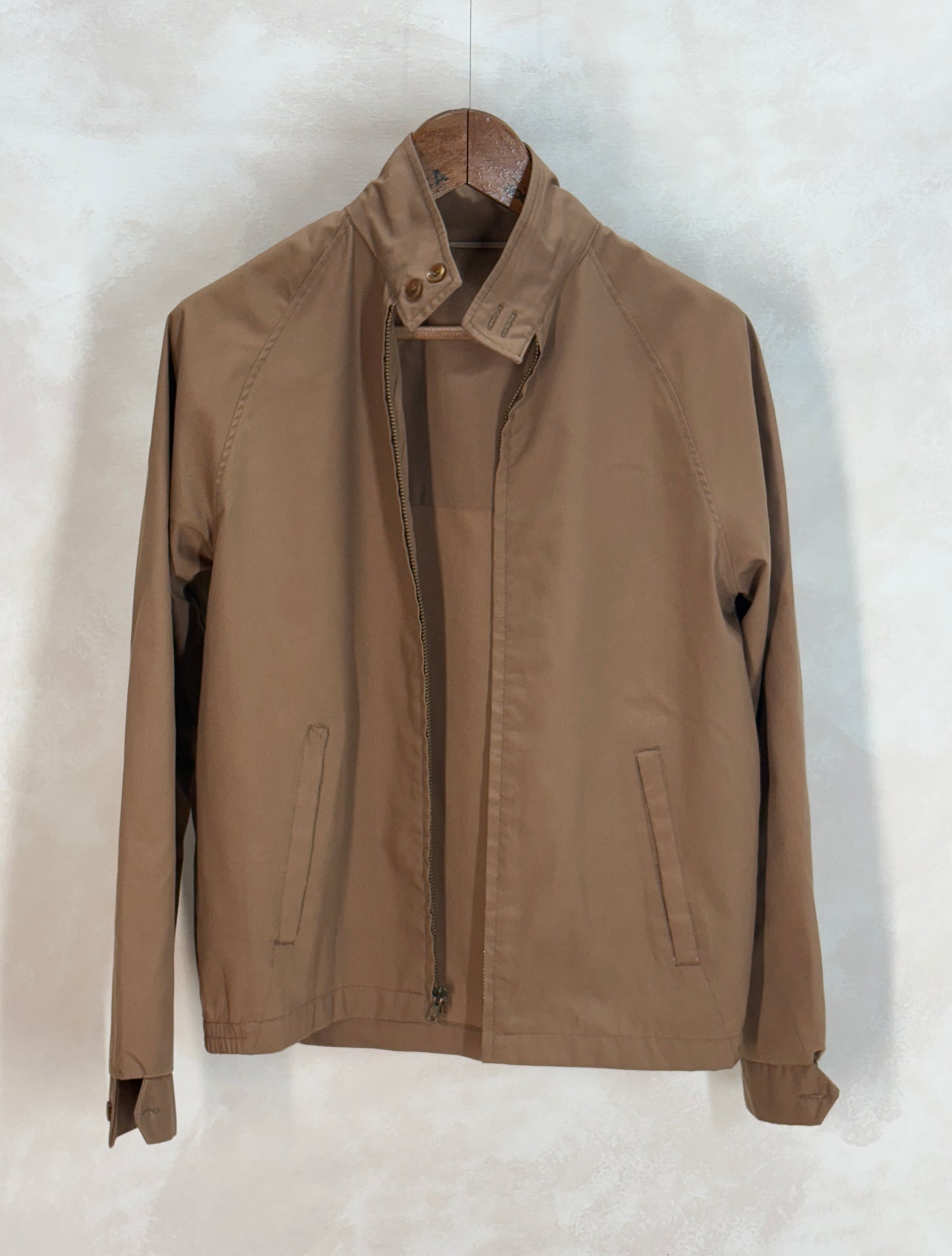 Size Med , 70s Light jacket . Talon zipper