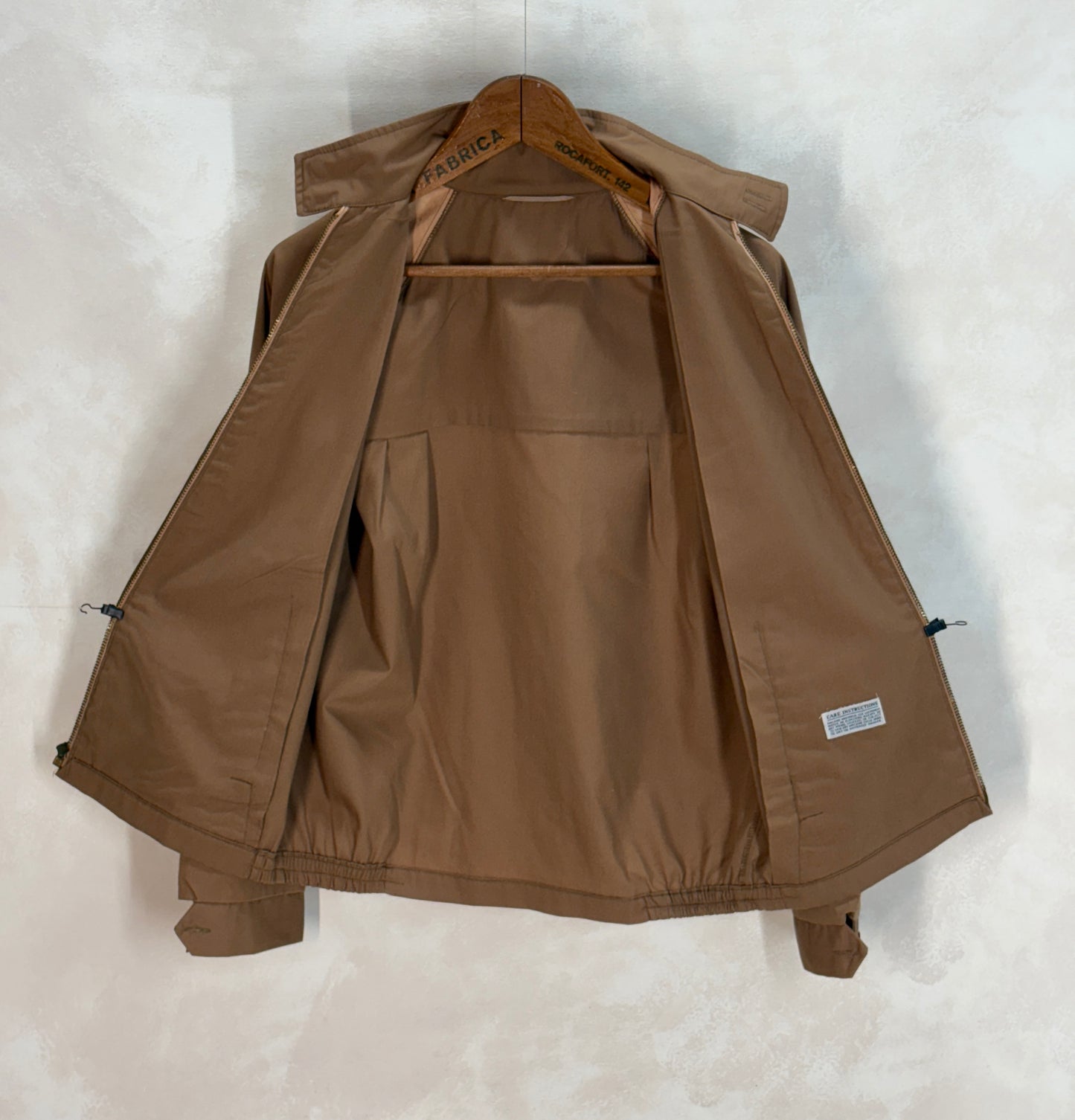 Size Med , 70s Light jacket . Talon zipper
