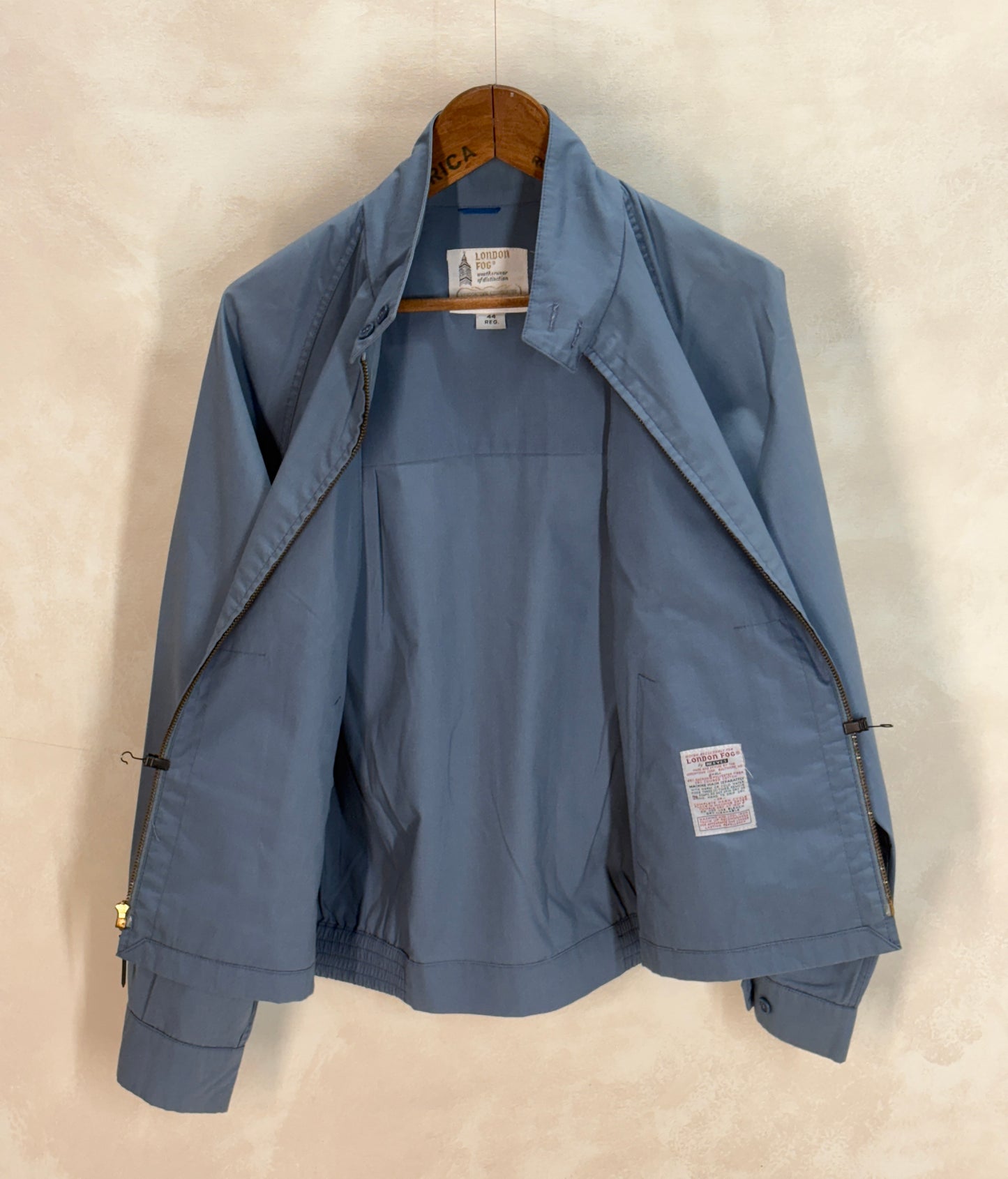 Size 44US / 54EU. 70s London Fog light jacket. Talon zipper