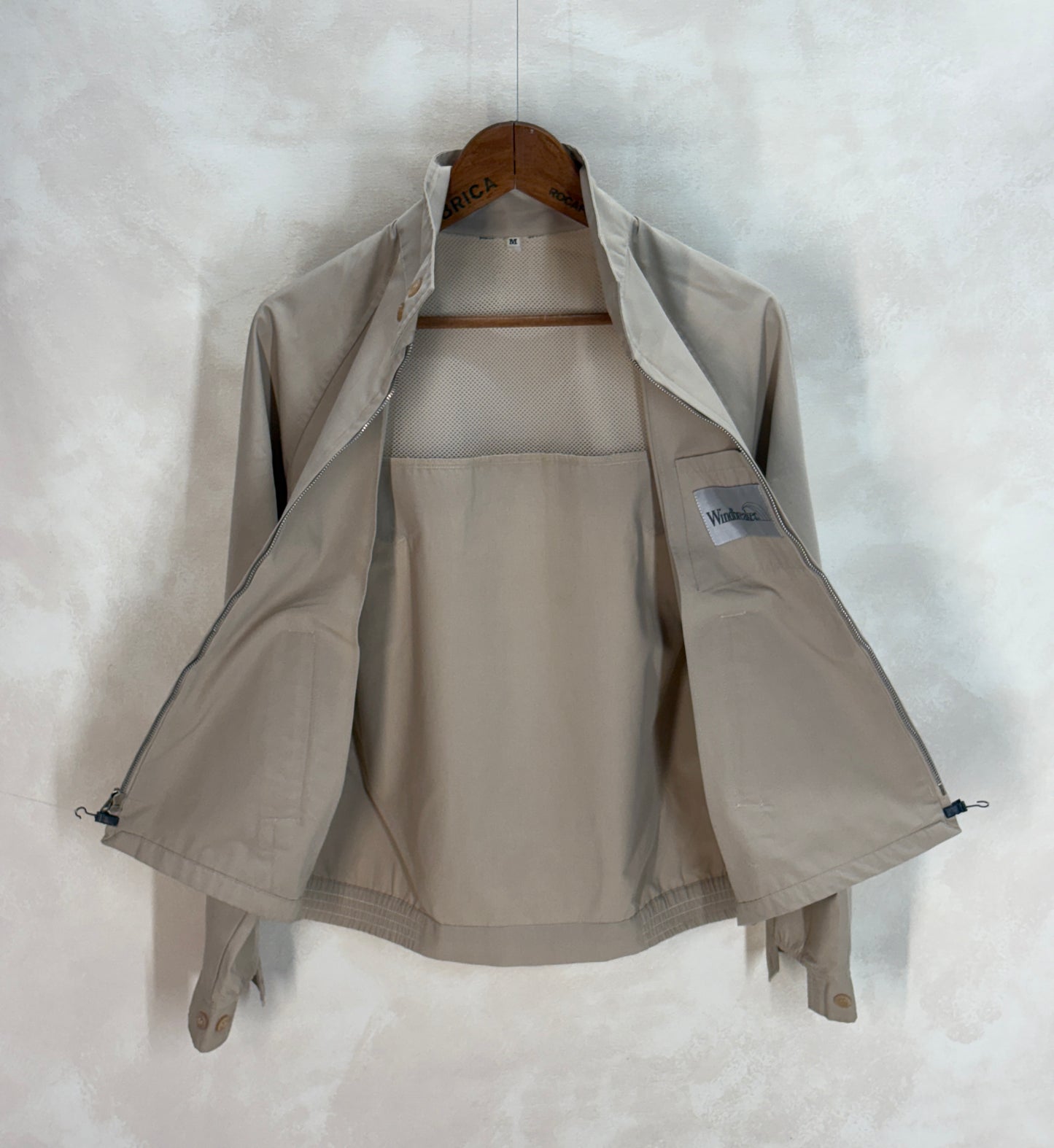 Size Med , 90s light jacket made by Windbreaker
