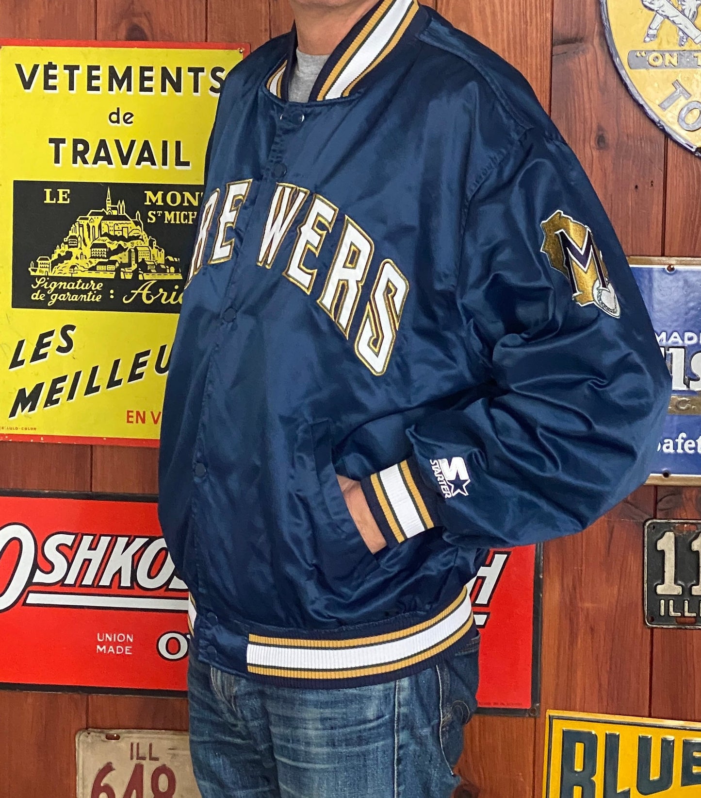 Size Large . 80s Vintage  starter Brewers jacket