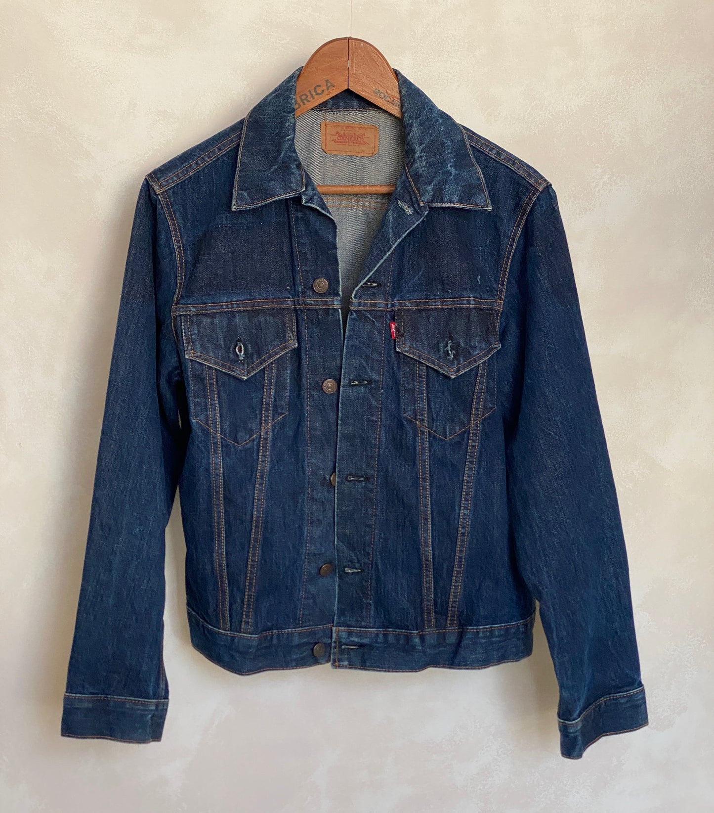 Size 42 US. Vintage 60s LEVIS Big E trucker Jacket Made in USA.