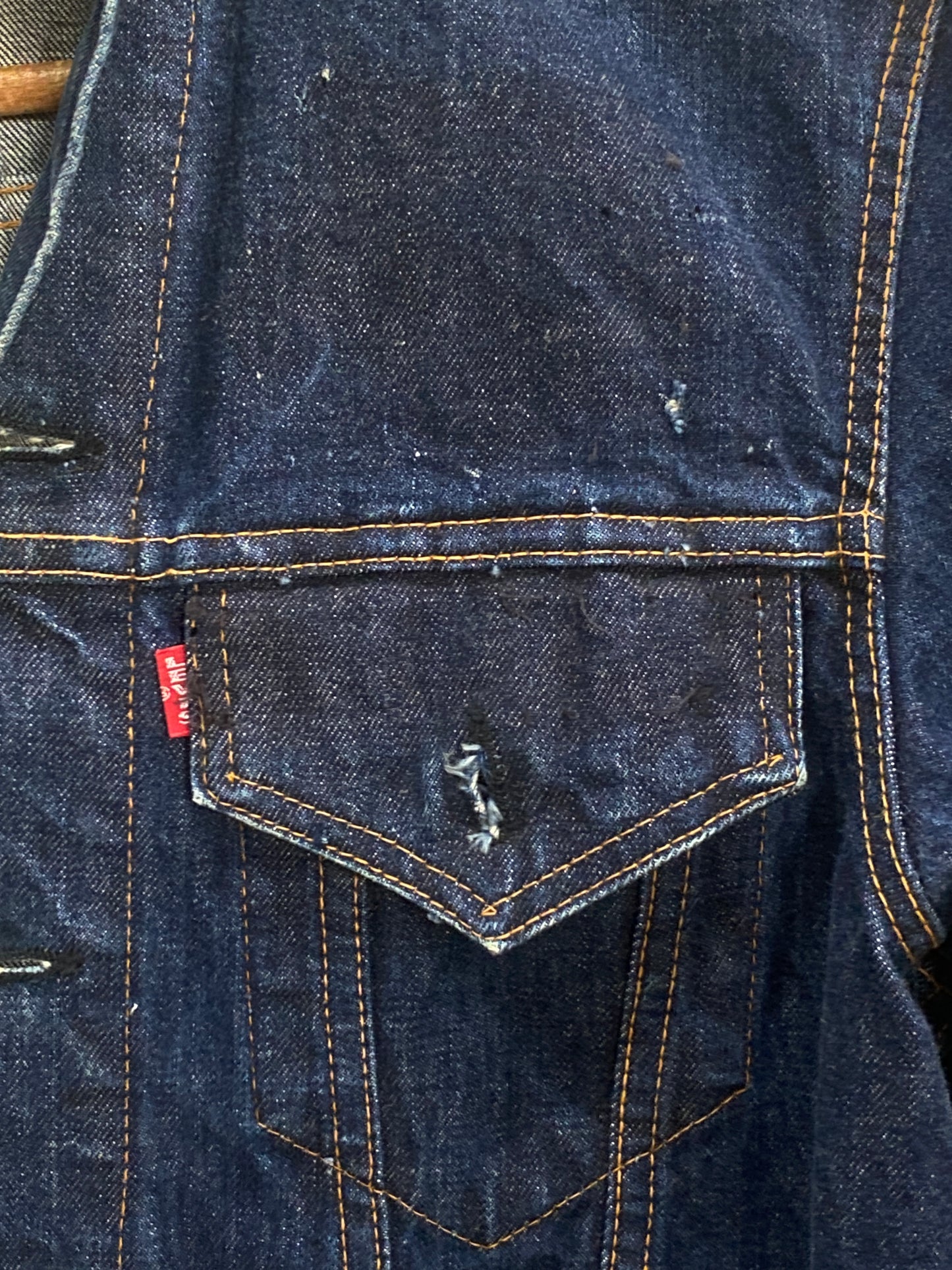 Size 42 US. Vintage 60s LEVIS Big E trucker Jacket Made in USA.