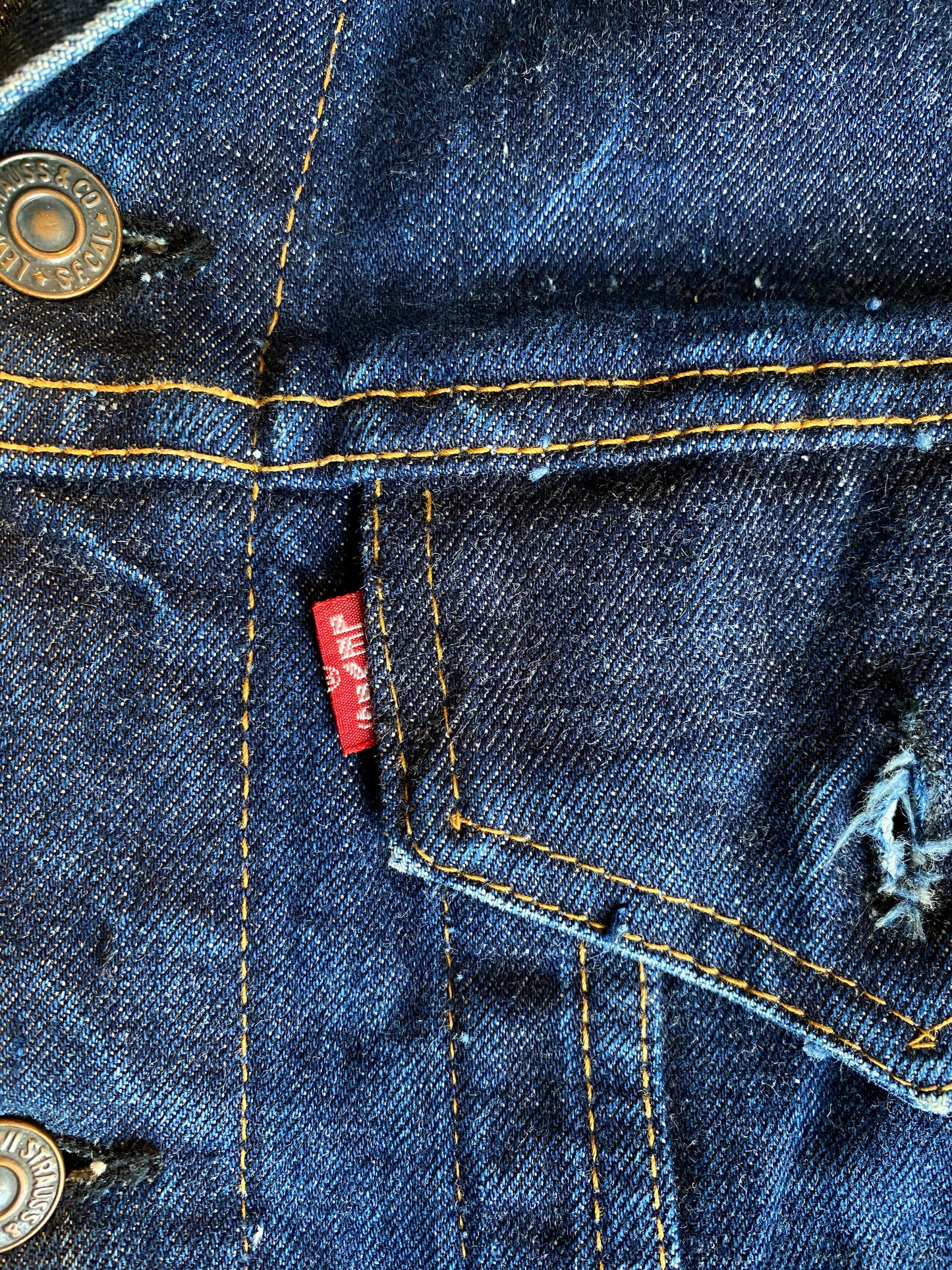 Size 42 US. Vintage 60s LEVIS Big E trucker Jacket Made in USA.
