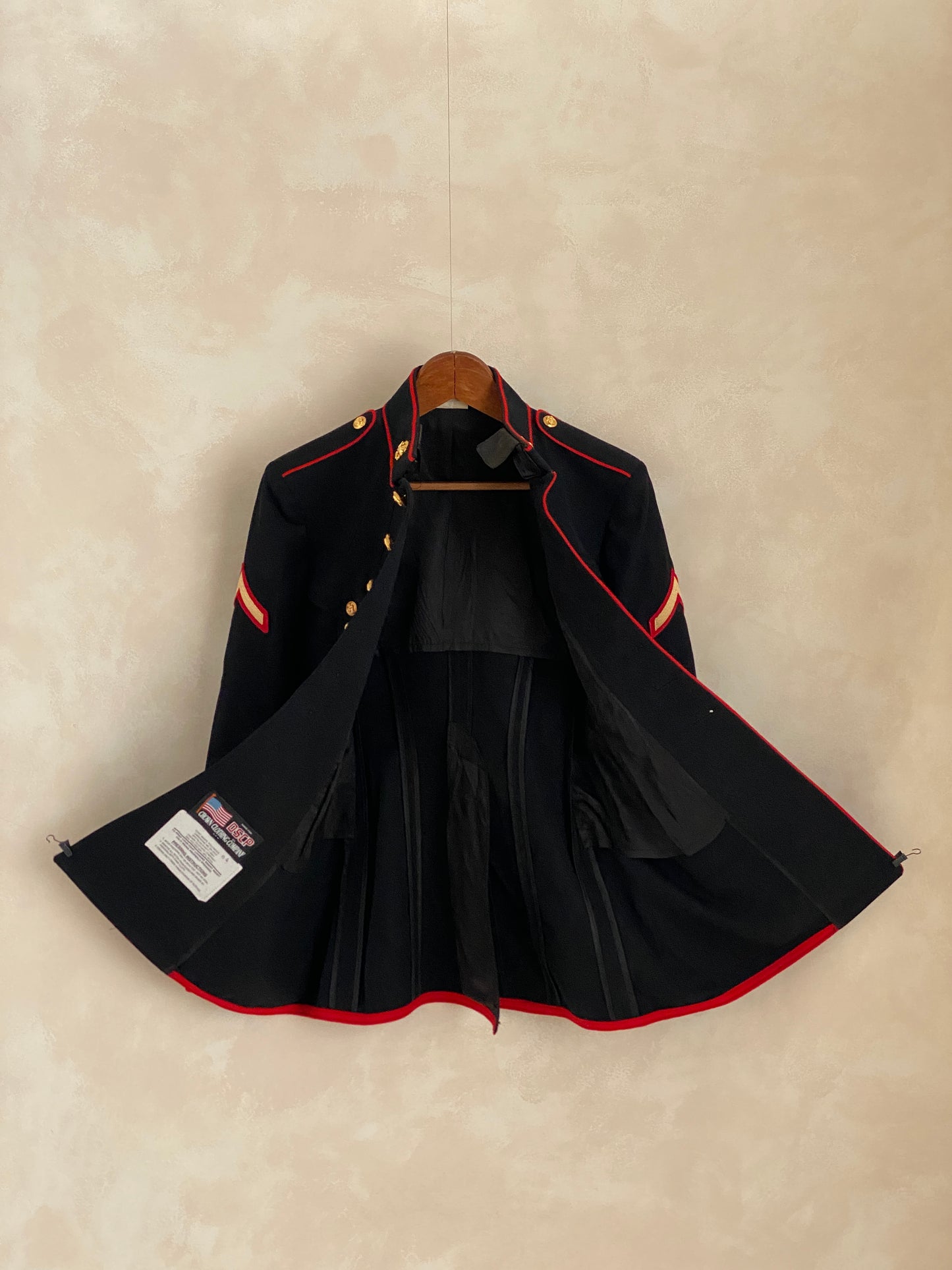 Size 39 Reg. Vintage Authentic US Marine Corps Dress Jacket Uniform.