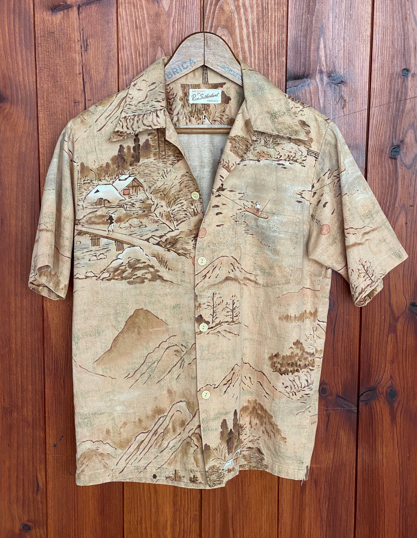 Small. Vintage 70s Hawaiian satin cotton shirt