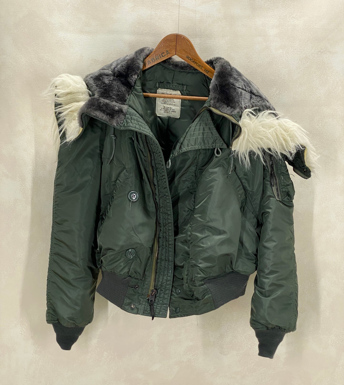 Size Large. Vintage Alpha Industries N-2B Parka – Military Issued MIL-J-6278F – Made in USA