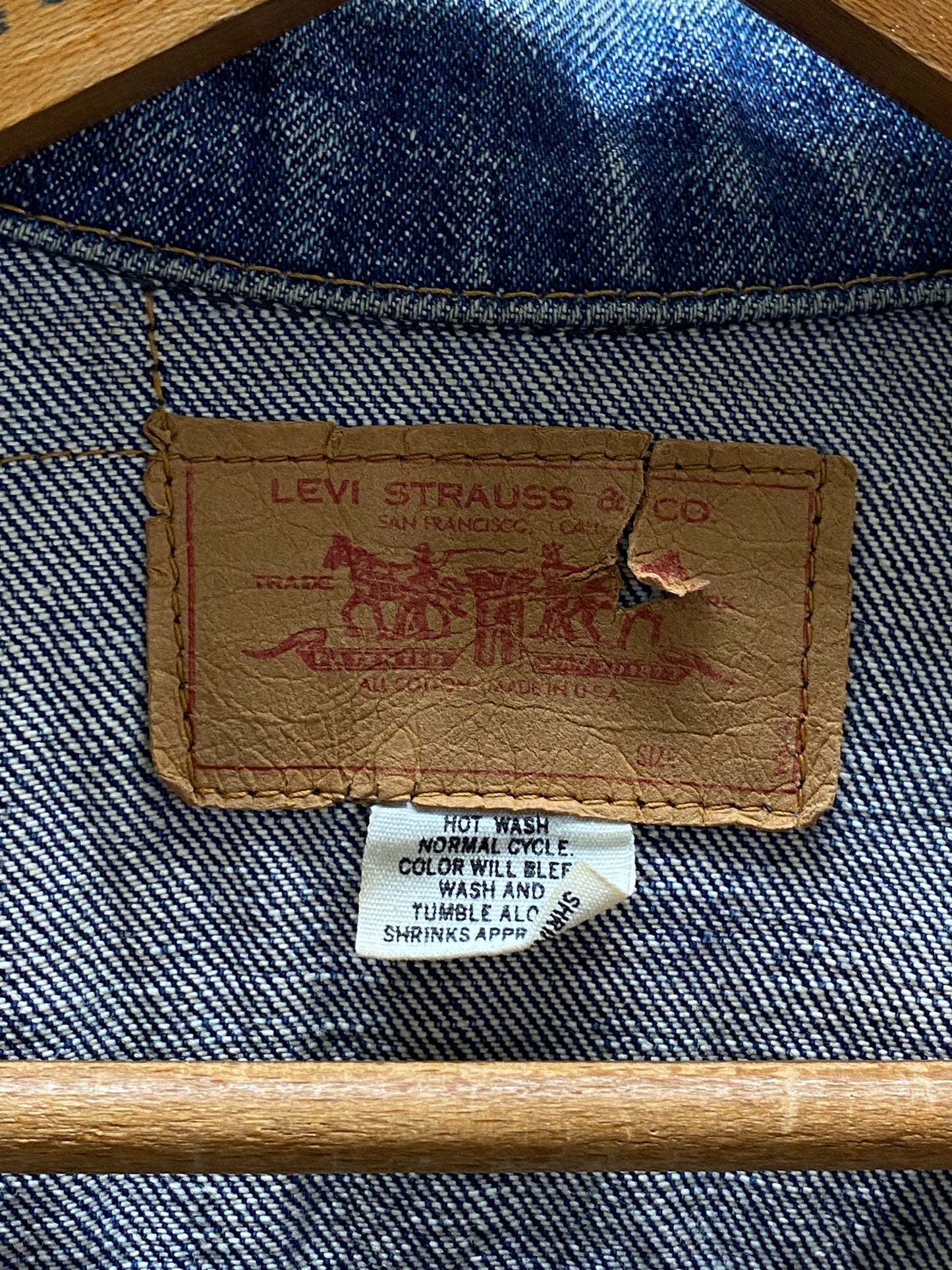 Size 44US / 54EU Guns N Roses Vintage 70s Levi’s Denim Jacket – 2 Pockets – Made in USA