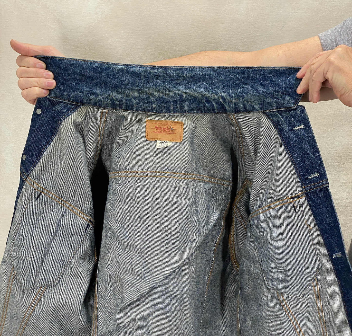 Size 44US / 54EU Guns N Roses Vintage 70s Levi’s Denim Jacket – 2 Pockets – Made in USA
