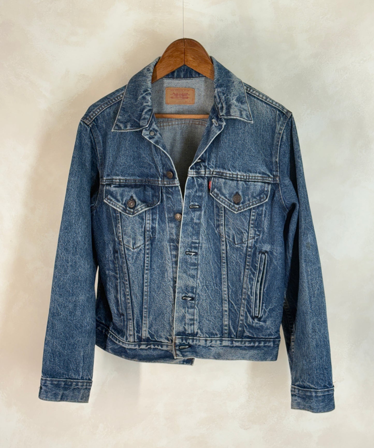 Size 42US / 52EU. Vintage 80s 70506 Levis 4 pockets jacket Made in USA