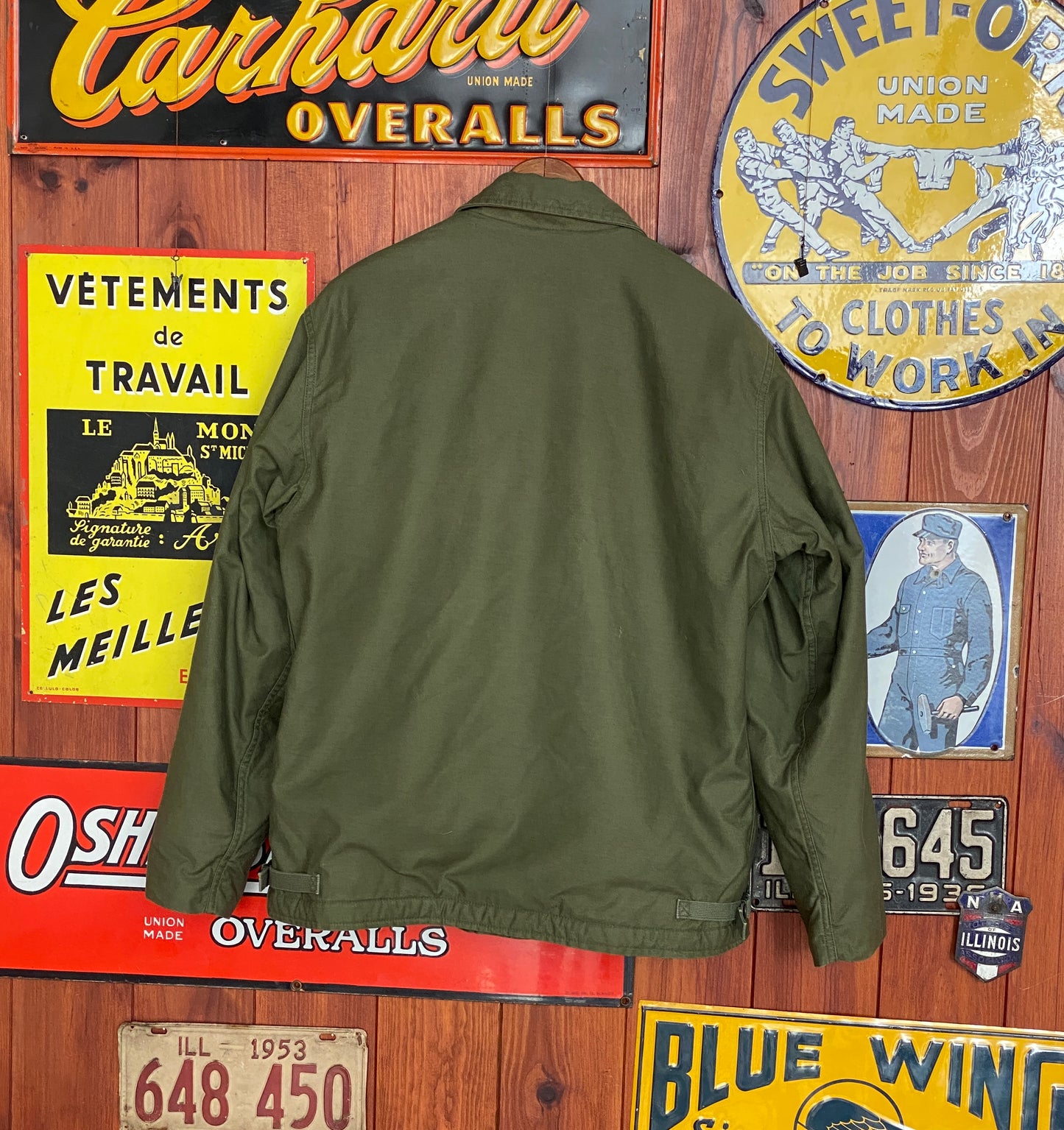 XL . Authentic 1983 USN A2 deck jacket US Navy