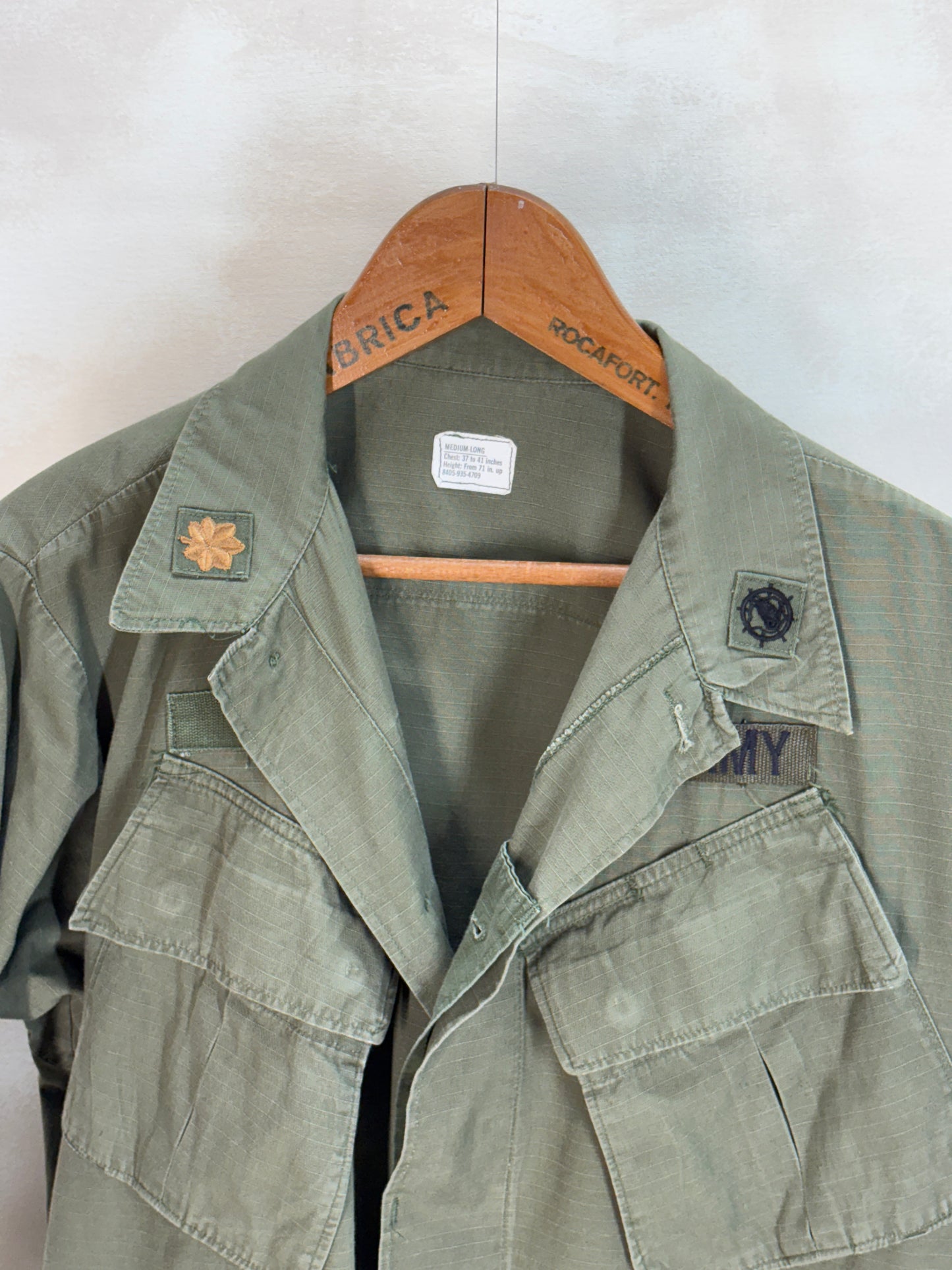 Med Long. Authentic 1969 US Army vintage Vietnam jungle jacket.