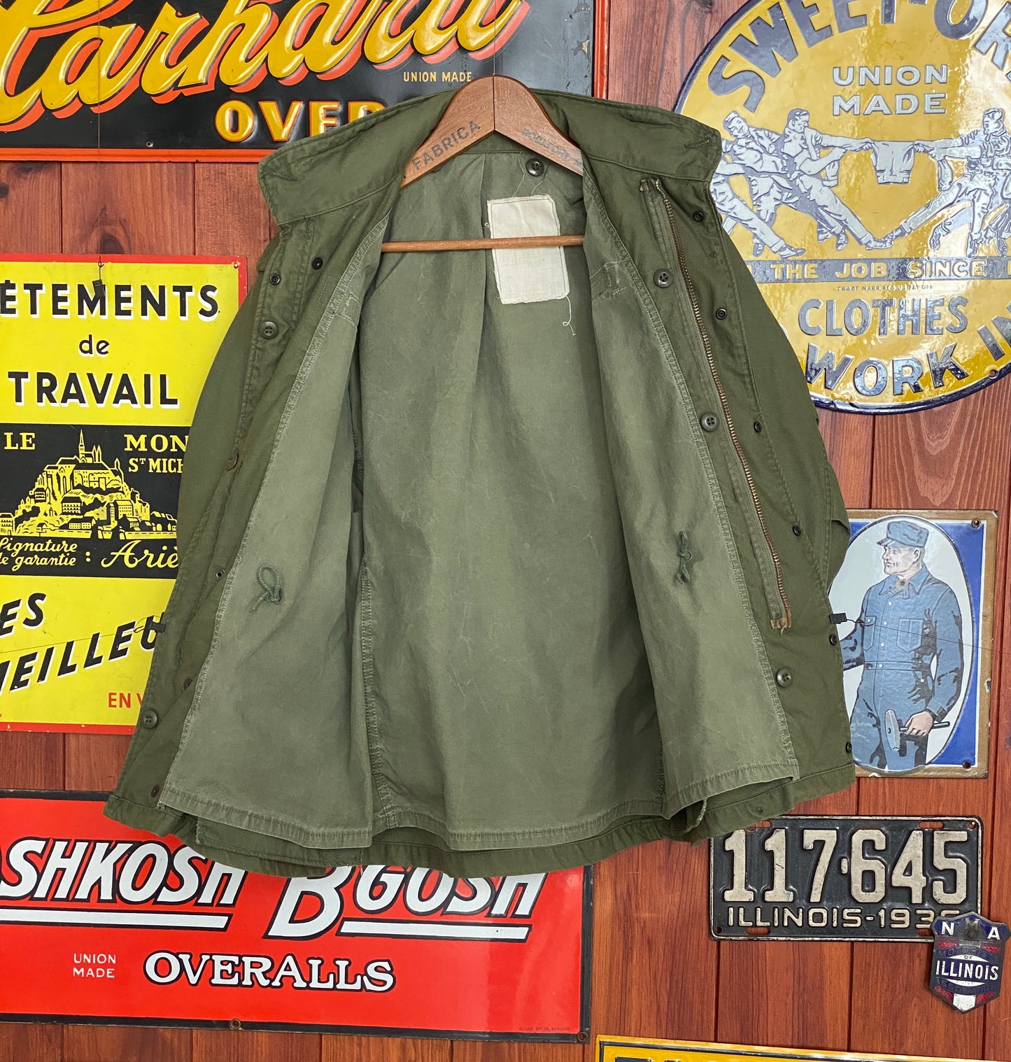 X Small Short. Authentic 70s US Army Vintage M-65 field jacket Military