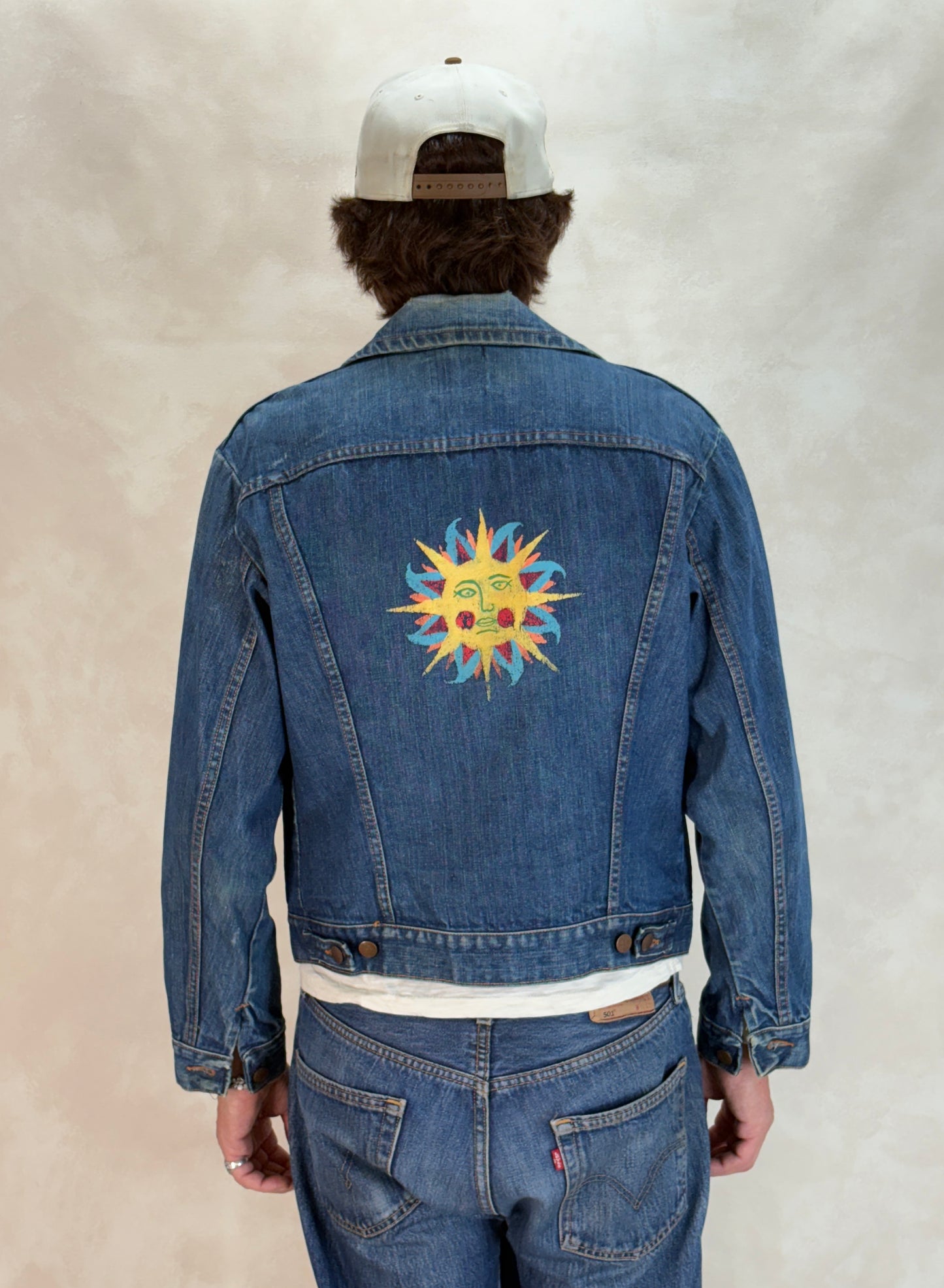 Size 38US / 48EU. Original 70s Wrangler denim jacket with painted back – Made in the USA