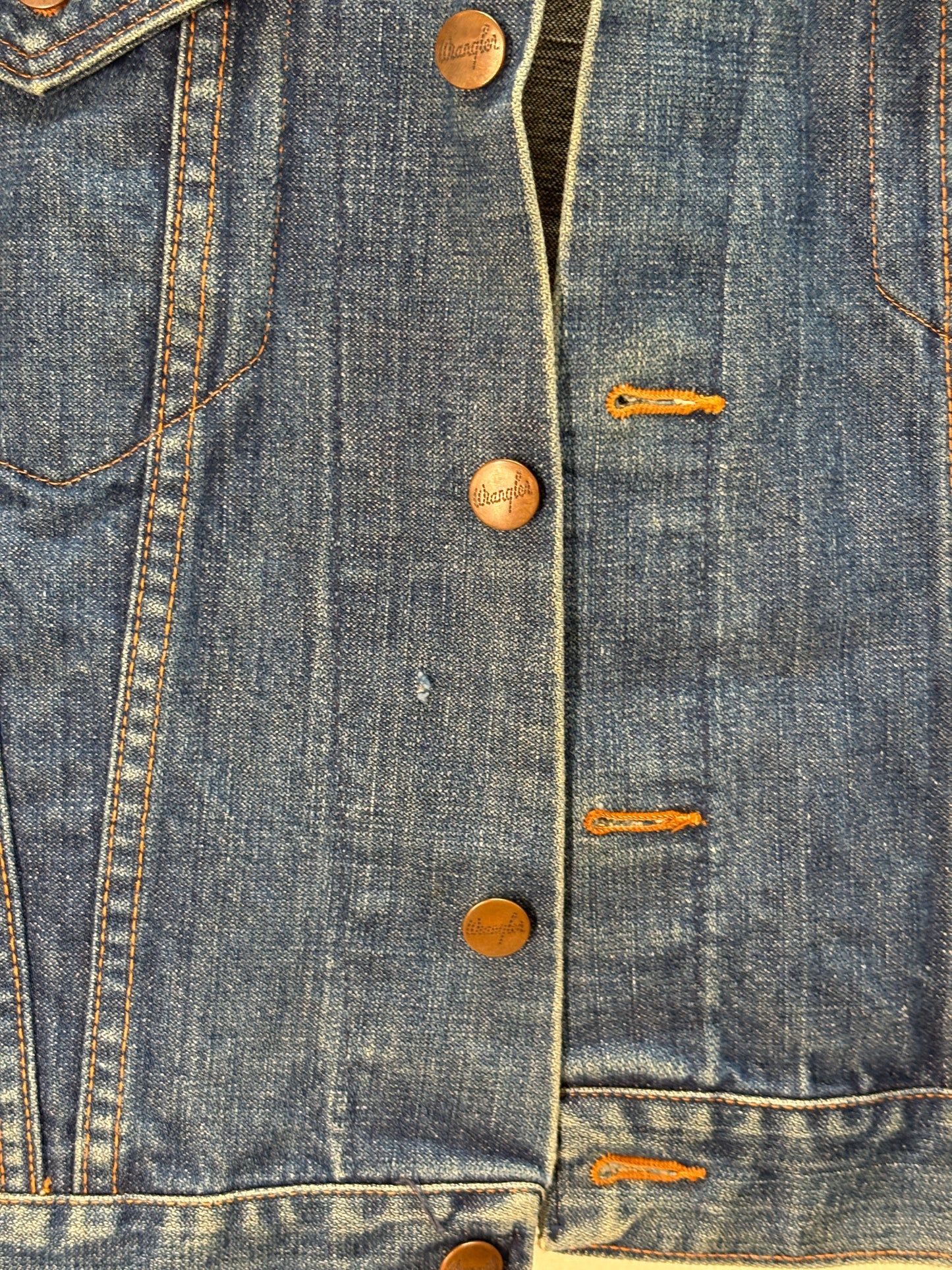 Size 38US / 48EU. Original 70s Wrangler denim jacket with painted back – Made in the USA