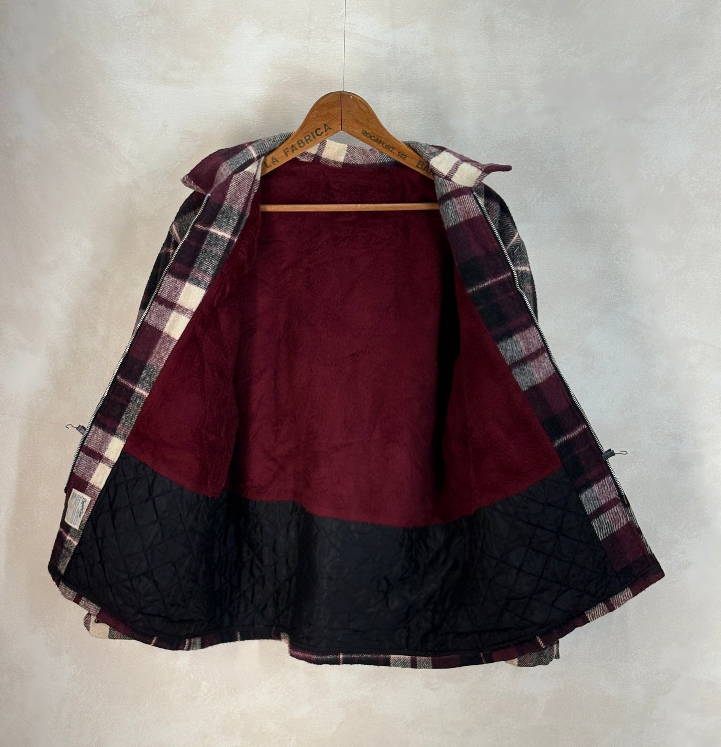 Size Large. 4 pockets 70s Plaid coat Made in USA ( broken zipper)