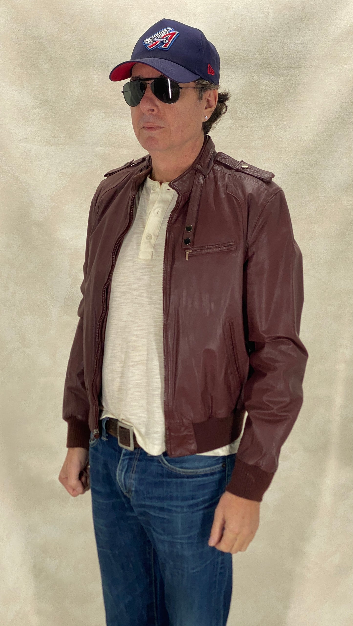 Size 42 Long (fit 50 euro ). 80s Vintage leather Jacket members only style