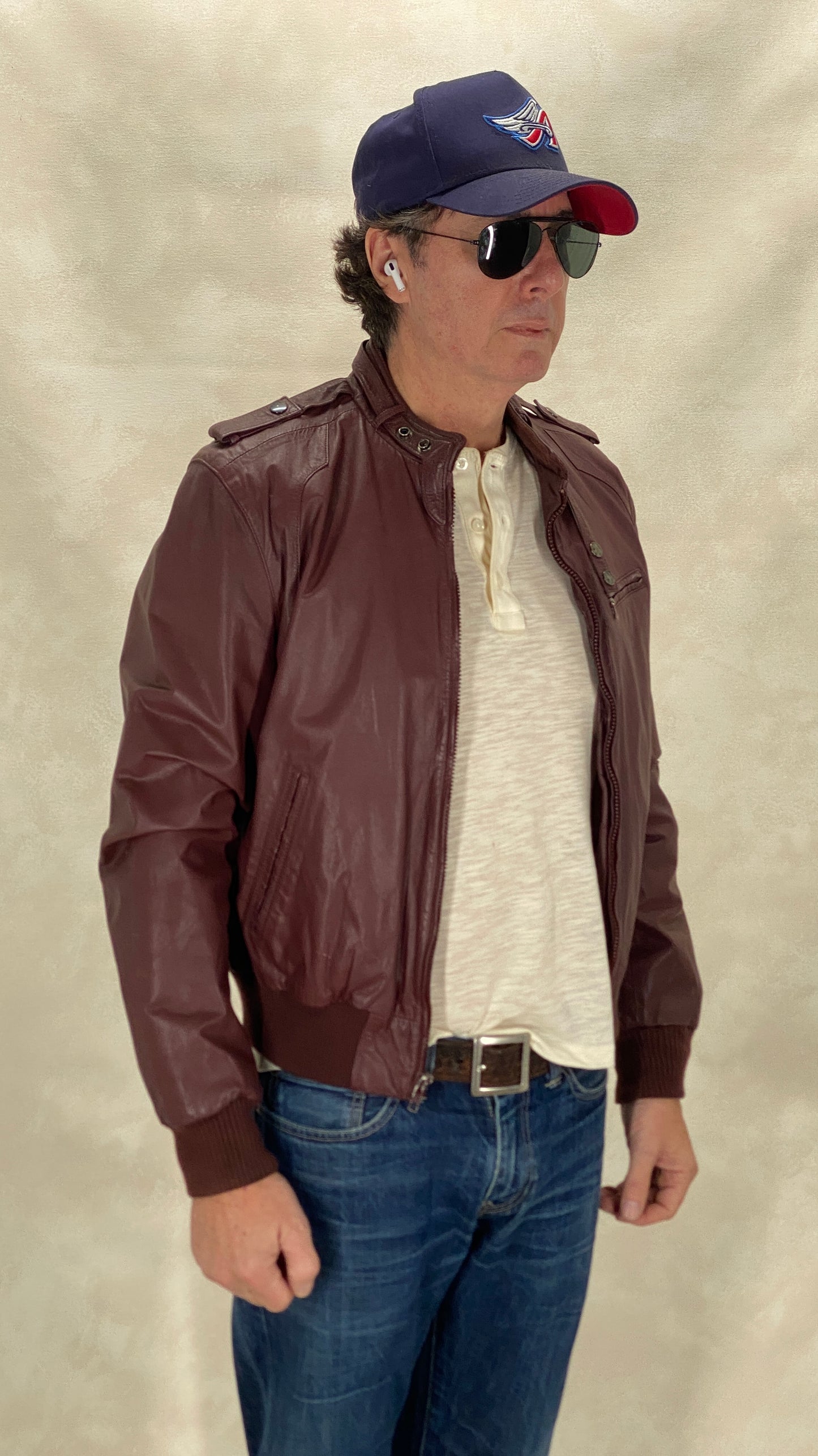 Size 42 Long (fit 50 euro ). 80s Vintage leather Jacket members only style