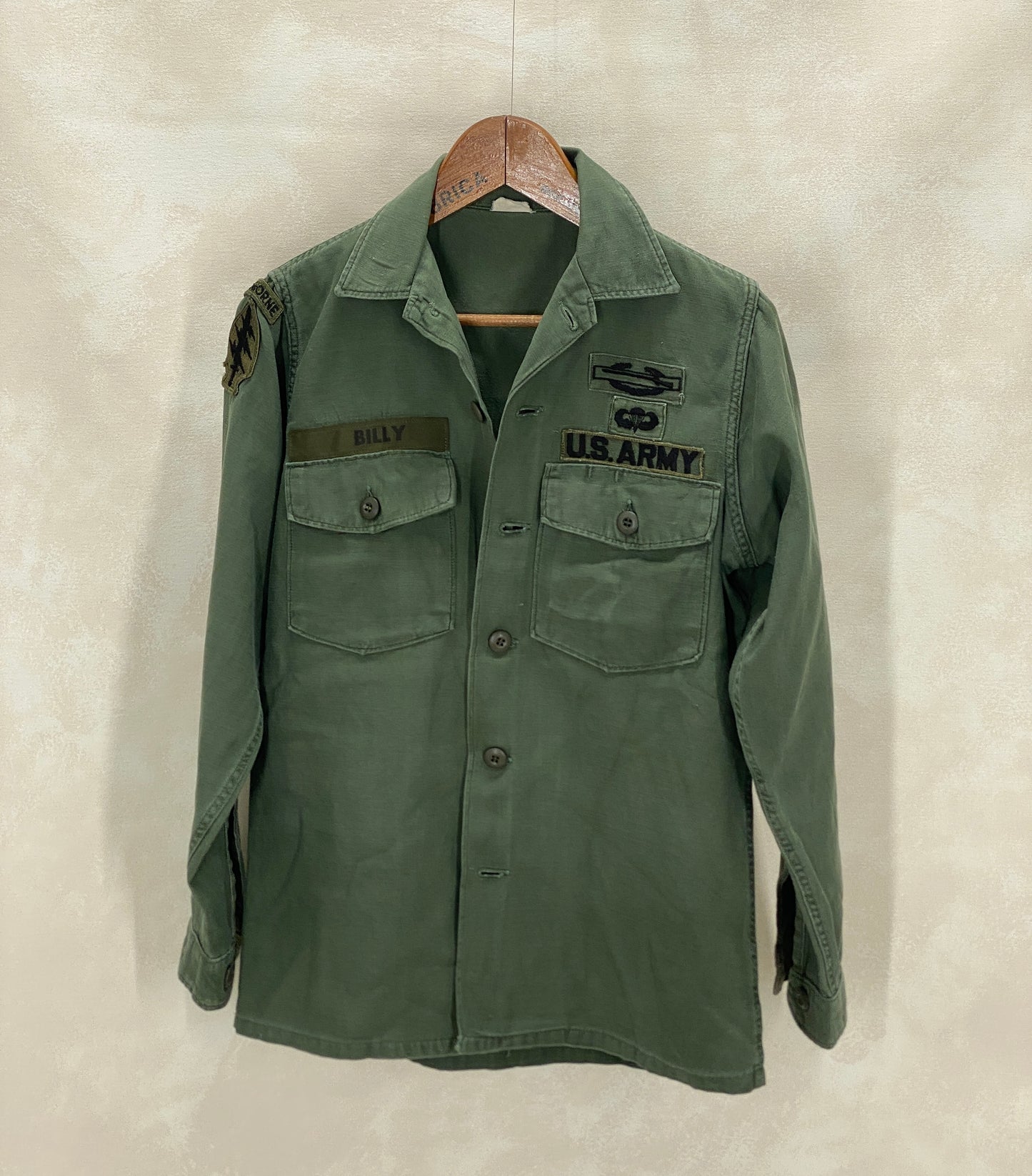 Small. Authentic Vintage US Army Vietnam war era 1967 OG 107 type 1 fatigue shirt