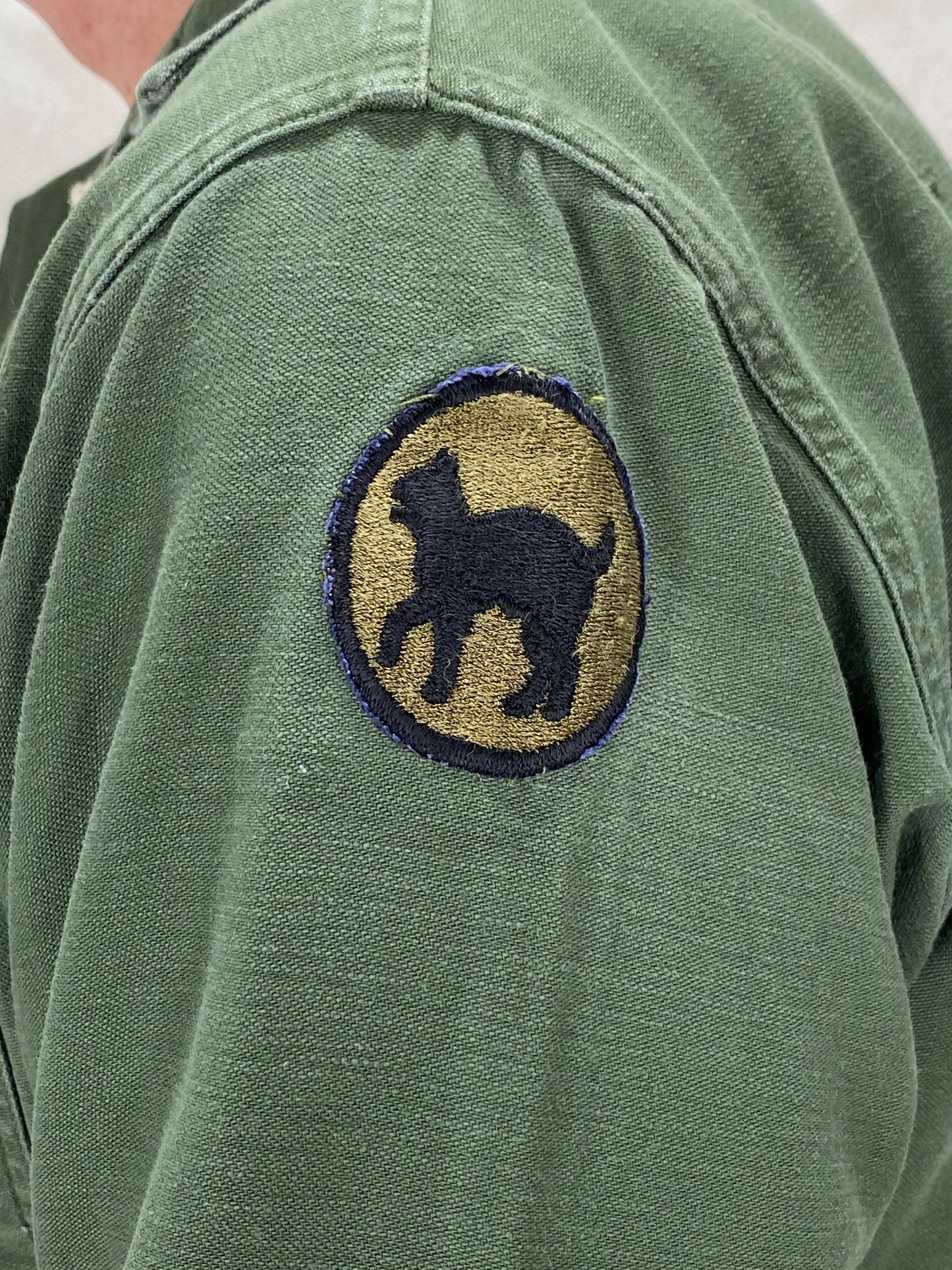 Size Small. Authentic US Army 1965 Vietnam era vintage OG-107 fatigue shirt