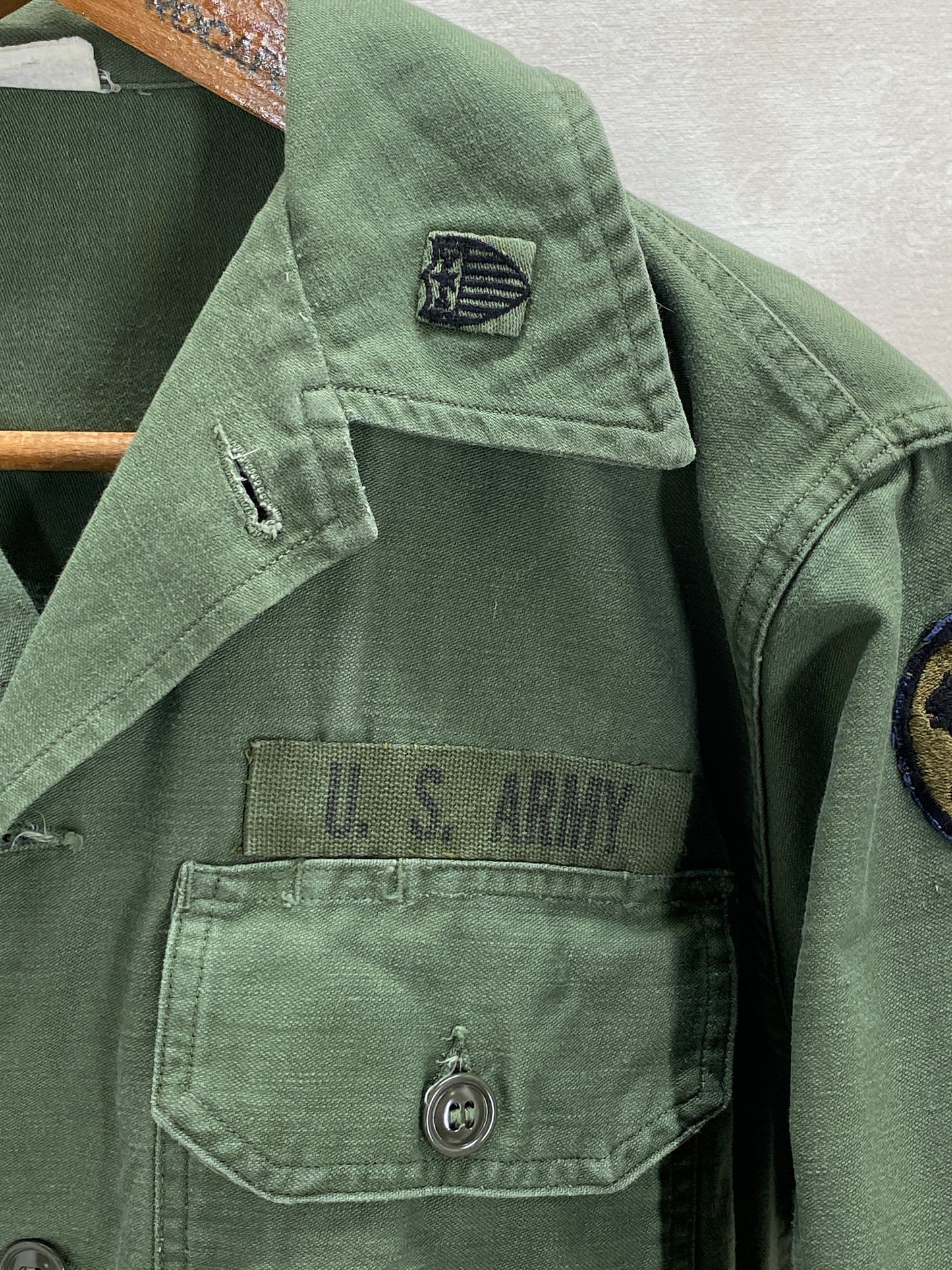 Size Small. Authentic US Army 1965 Vietnam era vintage OG-107 fatigue shirt