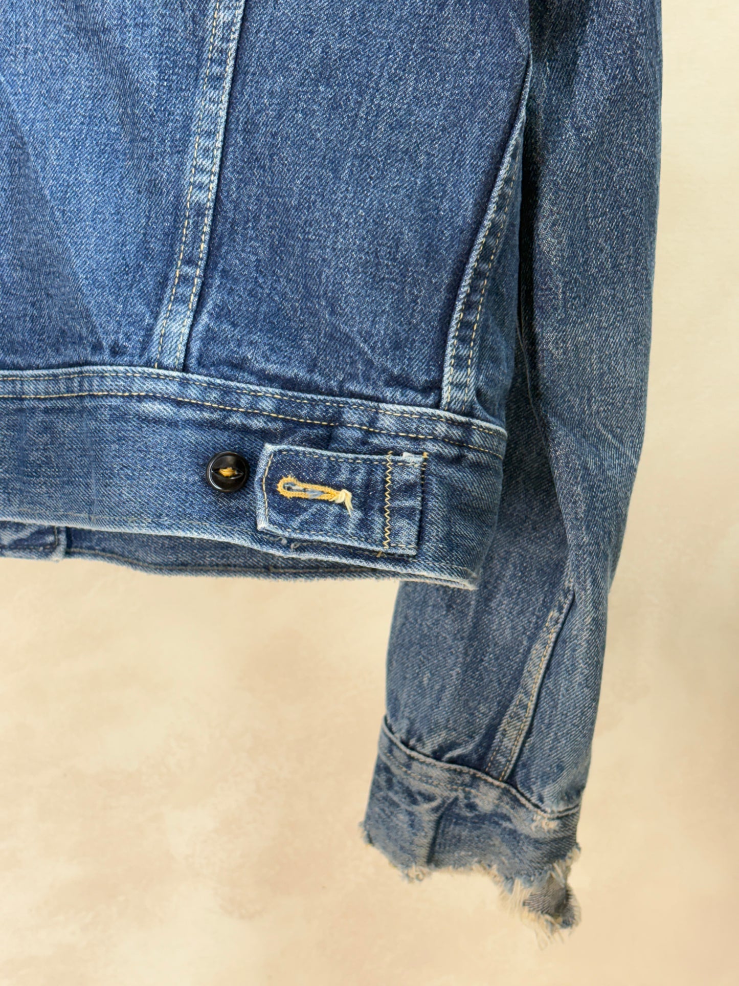 Size 40US / 50EU. Vintage 1970s Lee Denim Jacket – 2 Chest Pockets – Made in USA