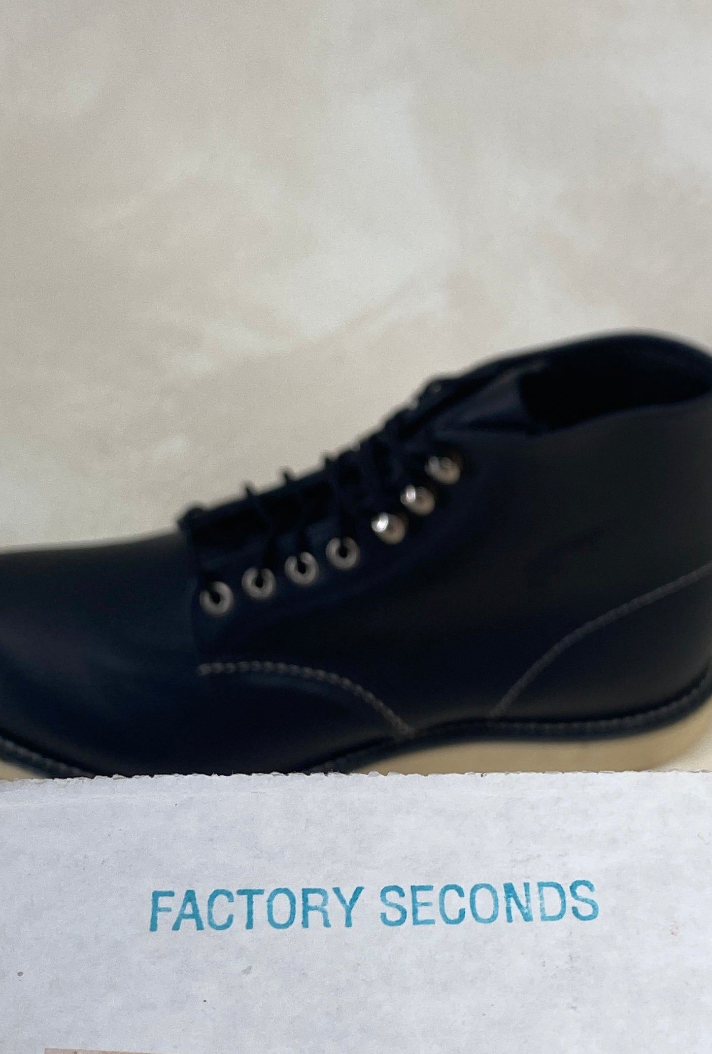 Red Wing Size 8 D (41 EU) 8165 is a classic 6-inch round-toe boot Black. Factory Second