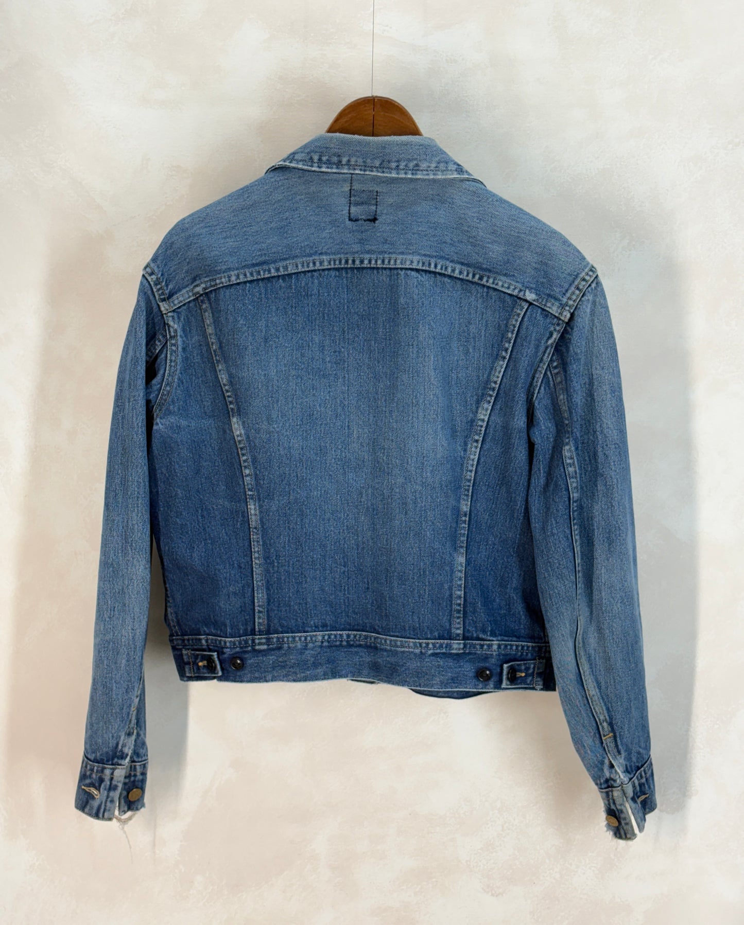 Size 42-44US / 52-54EU. Authentic 1970s Lee Denim Jacket – Made in USA – Two Chest Pockets