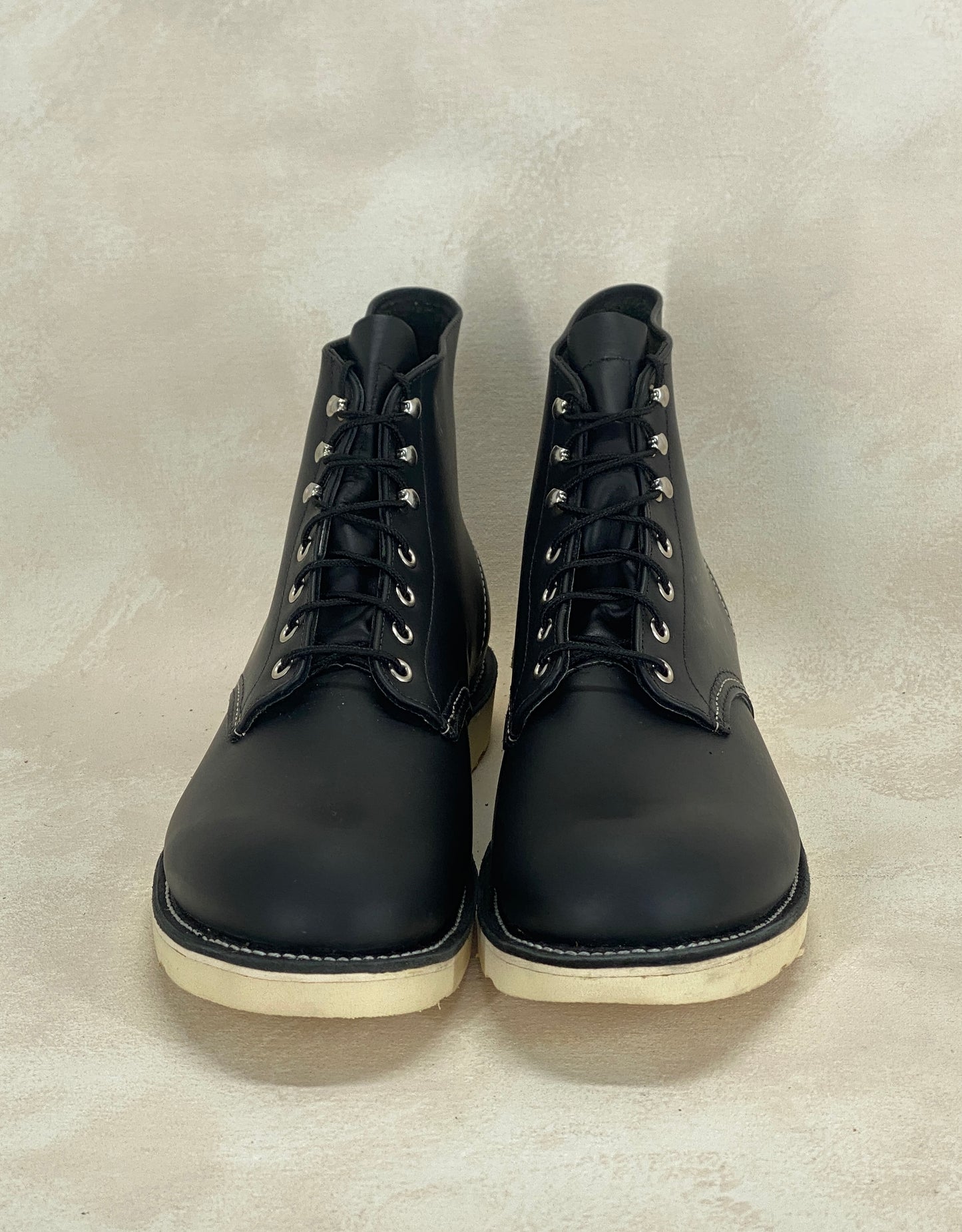 Red Wing Size 11.5 E (45 EU) 8165 is a classic 6-inch round-toe boot Black Factory Second