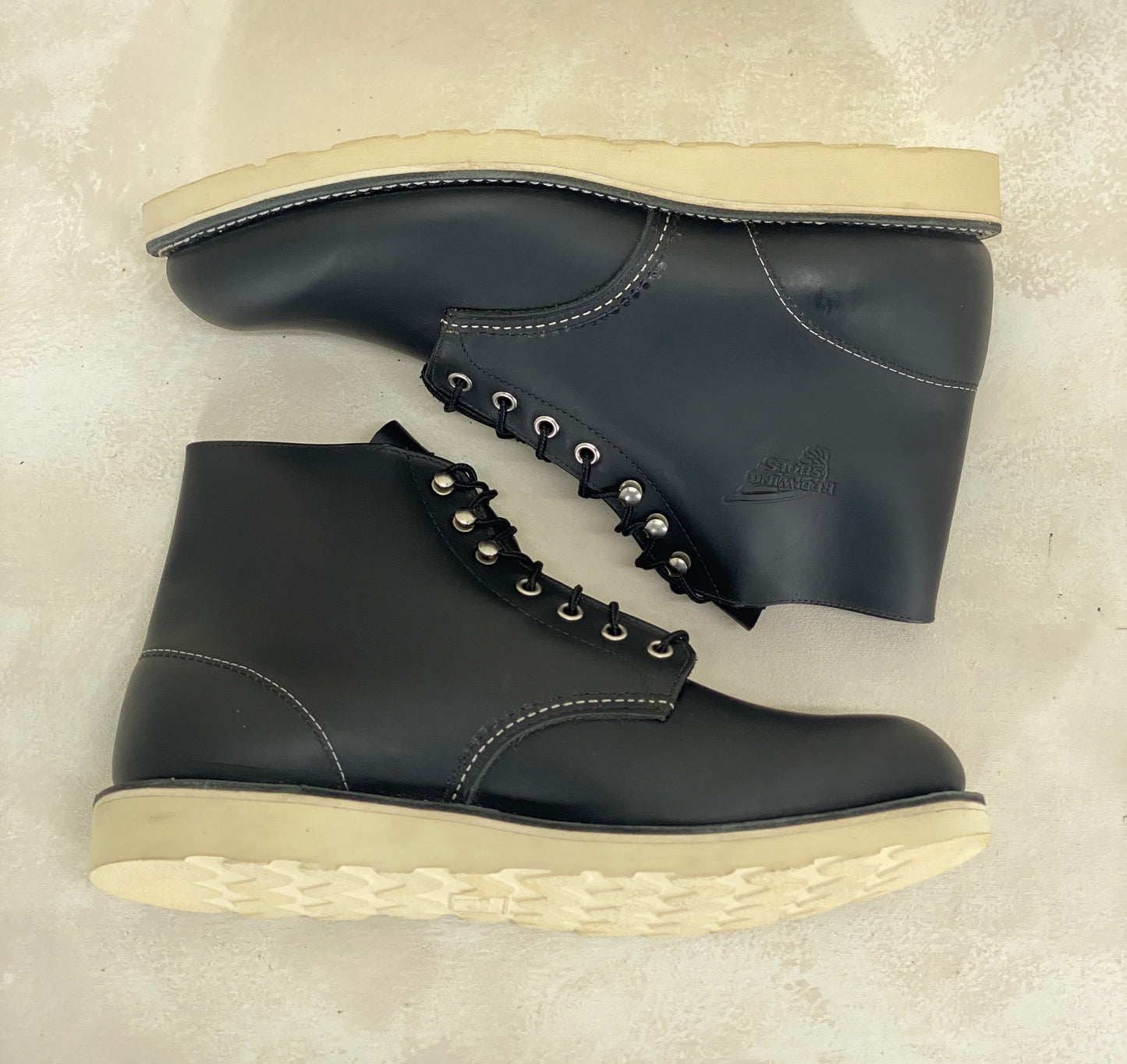 Red Wing Size 11.5 E (45 EU) 8165 is a classic 6-inch round-toe boot Black Factory Second