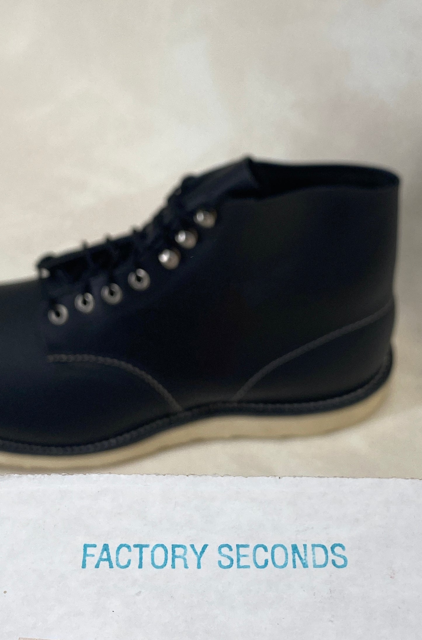 Red Wing Size 11.5 E (45 EU) 8165 is a classic 6-inch round-toe boot Black Factory Second