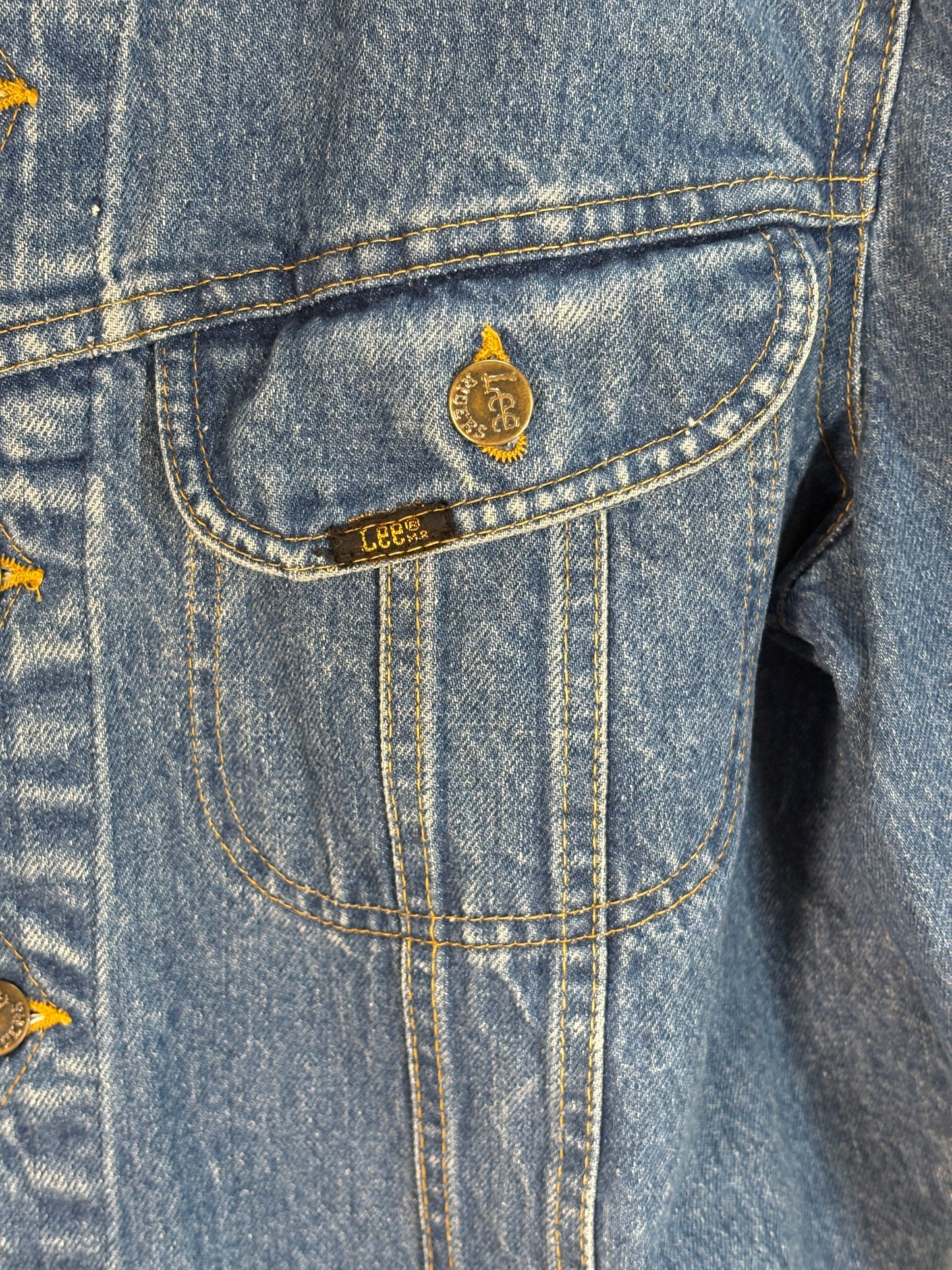 Size 42US / 52EU. Vintage 1970s Lee Denim Jacket – 2 Chest Pockets – Made in Canada