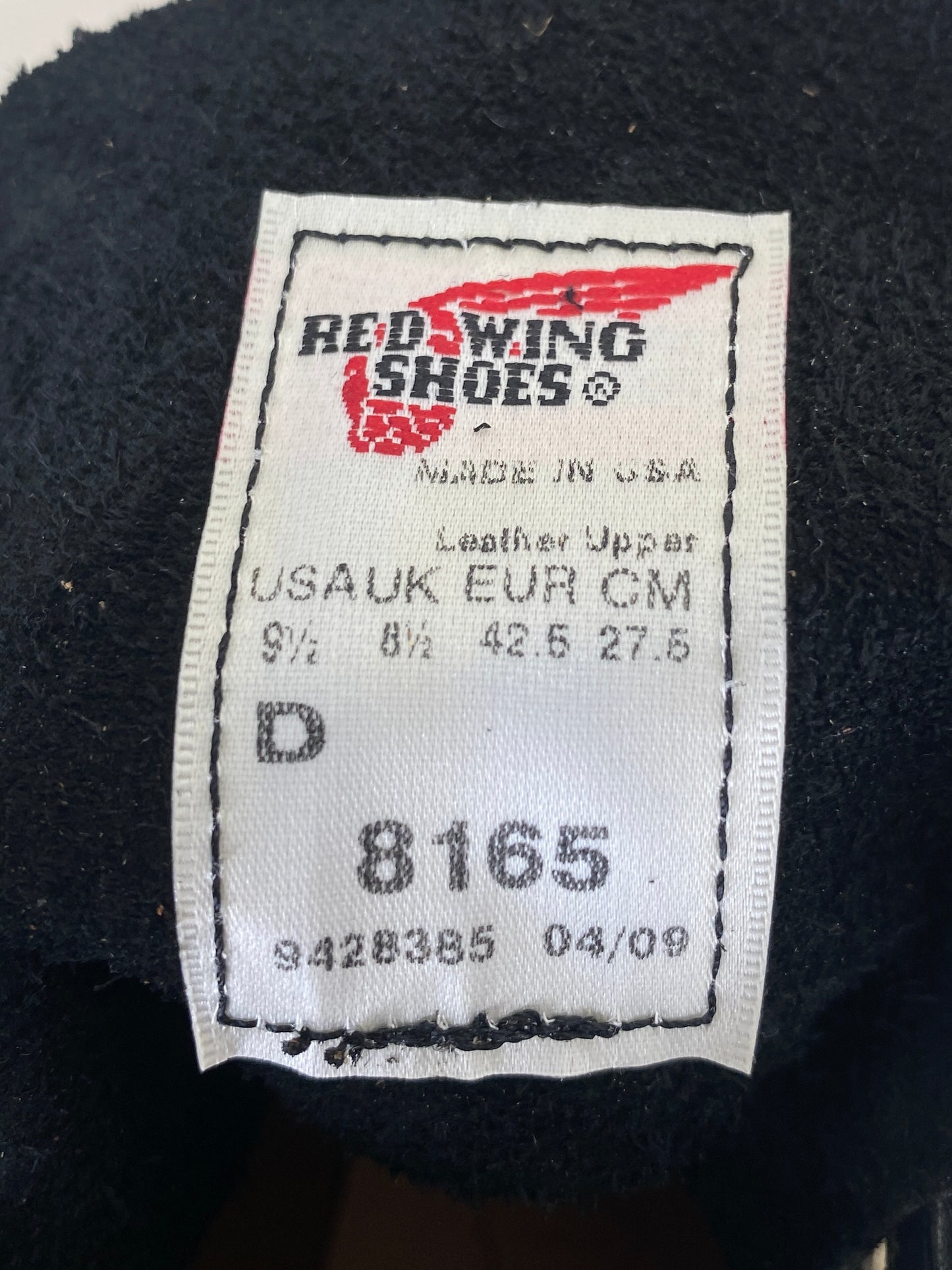 Red Wing Size 9.5 D (42.5 EU) 8165 is a classic 6-inch round-toe boot Black Factory Second