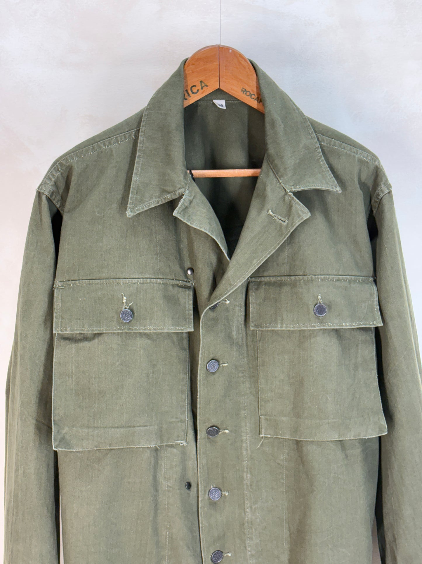 Size 38 Reg ( Med/ Large) Authentic WWII US Army HBT Shirt – M1942 – 13 Star Buttons – Gas Flap – WW2 Vintage