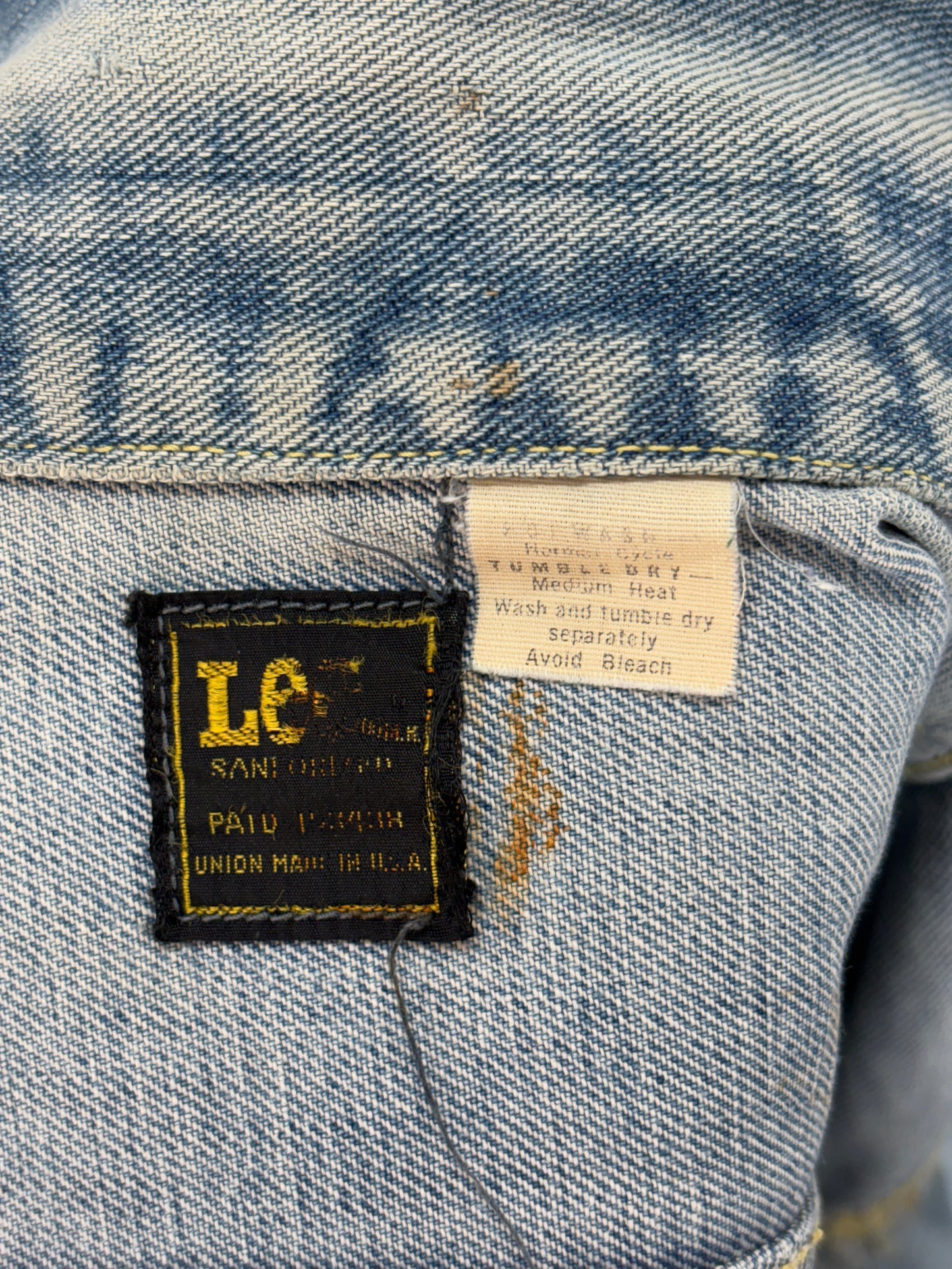 Size 36US / 46EU. Authentic 1970s Lee Union Made Denim Jacket – Made in USA – Two Chest Pockets