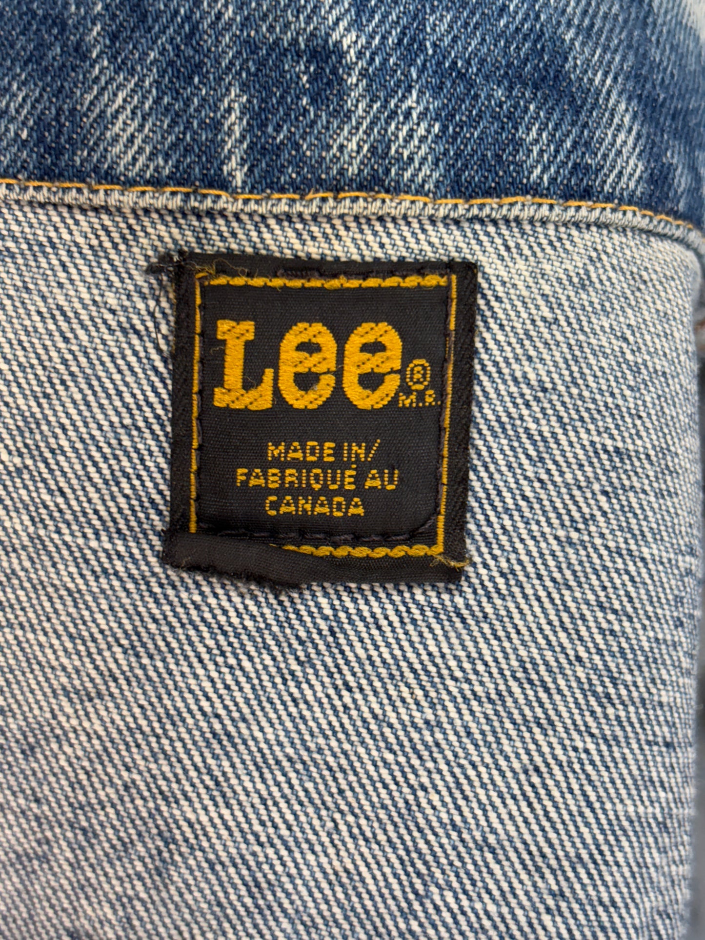 Size 38US / 48EU. Authentic 1970s Lee Denim Jacket – Made in Canada – Two Chest Pockets