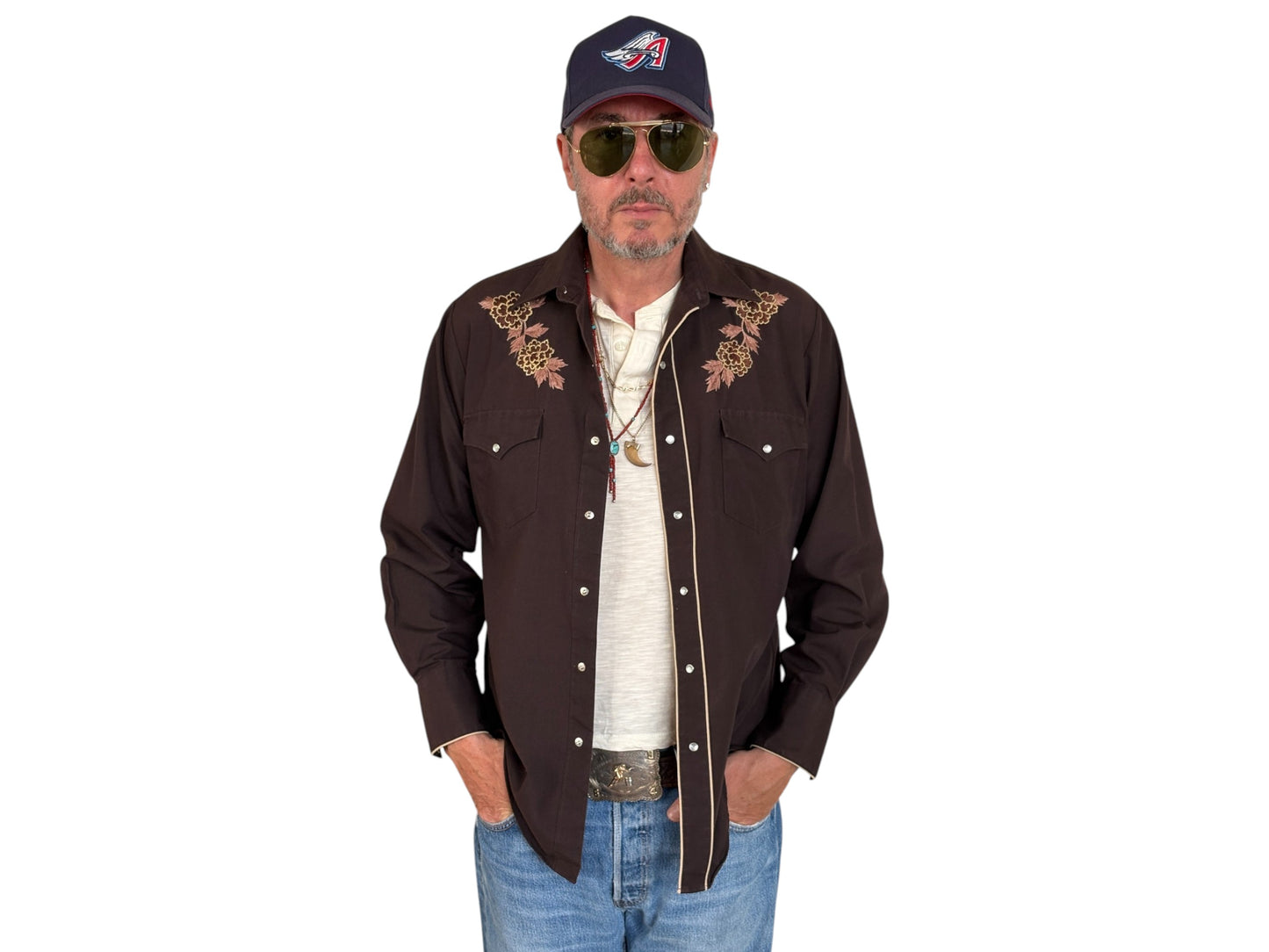 Size M. Authentic Vintage 70’s embroidered Western Shirt