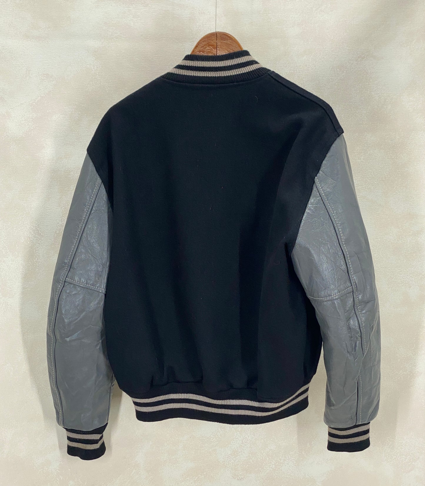 Large. Vintage 60s Varsity wool and leather jacket Made in USA